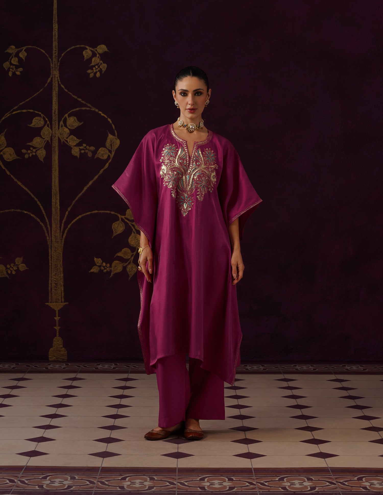 Kashmiri Tilla &amp; Thread Embroidered Silk Kaftan Set – Magenta Pink