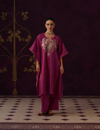 Kashmiri Tilla &amp; Thread Embroidered Silk Kaftan Set – Magenta Pink