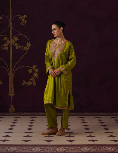 Kashmiri Tilla &amp; Thread Embroidered Silk Phiran Set – Mustard Green