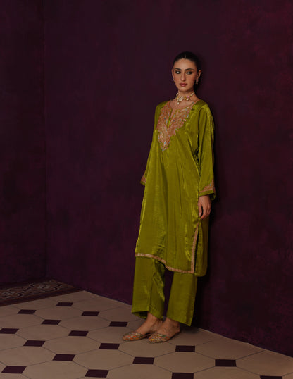 Kashmiri Tilla &amp; Thread Embroidered Silk Phiran Set – Mustard Green