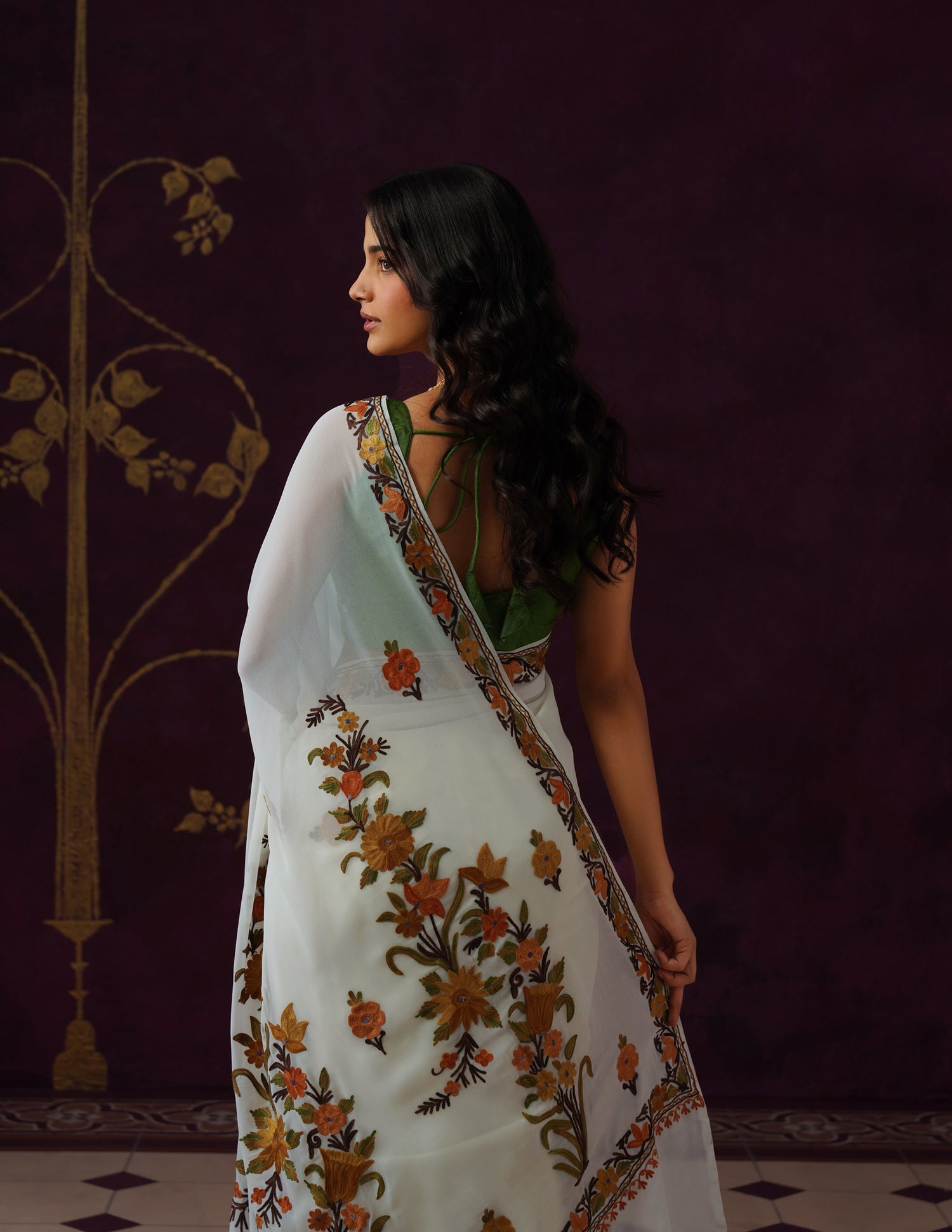 Kashmiri Aari Embroidered Georgette Saree – Off-White