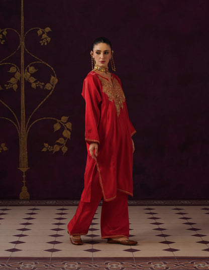 Kashmiri Tilla Embroidered Silk Phiran Set – Red