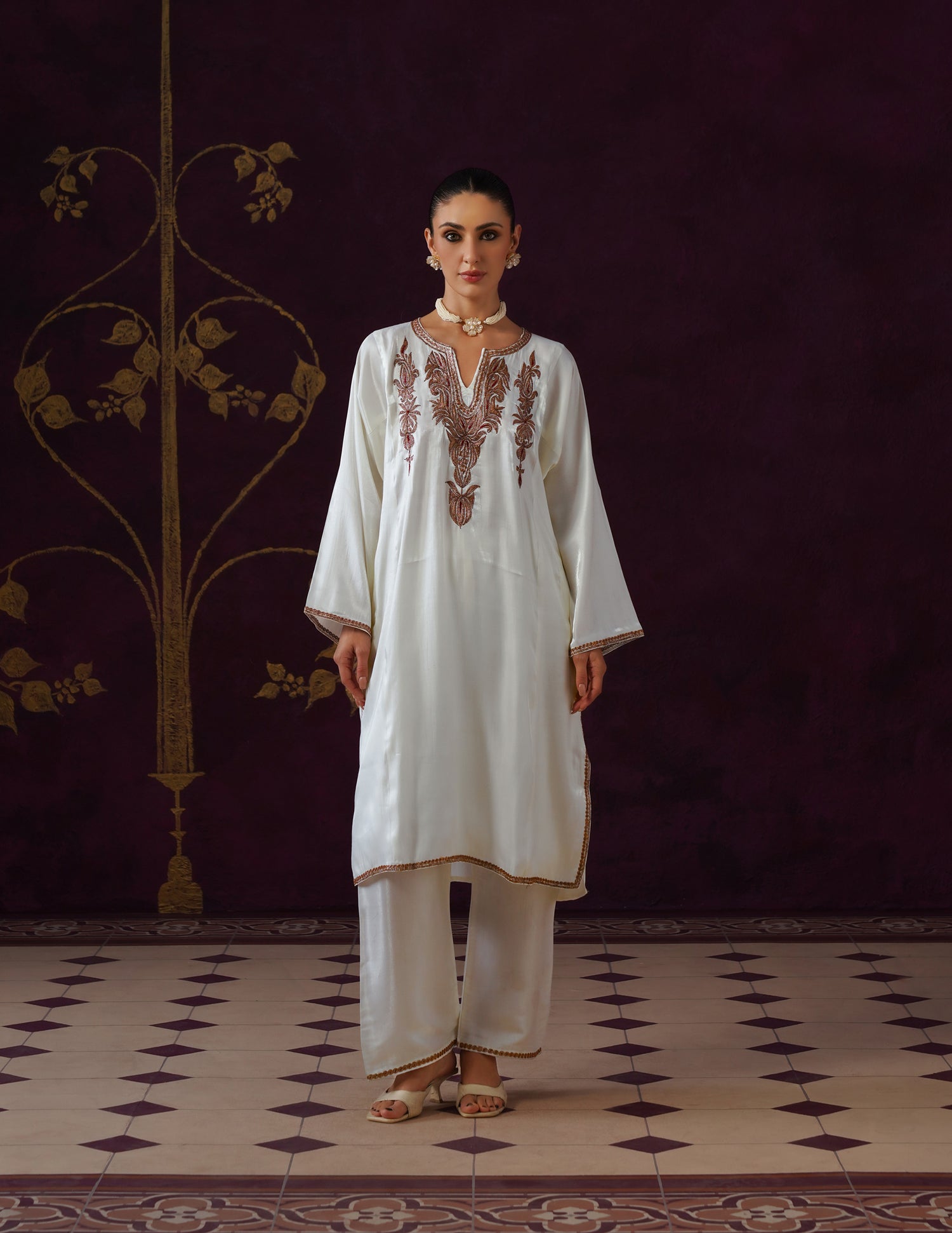 Kashmiri Tilla &amp; Thread Embroidered Silk Phiran Set – Off-White
