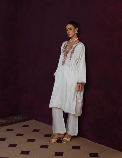 Kashmiri Tilla &amp; Thread Embroidered Silk Phiran Set – Off-White