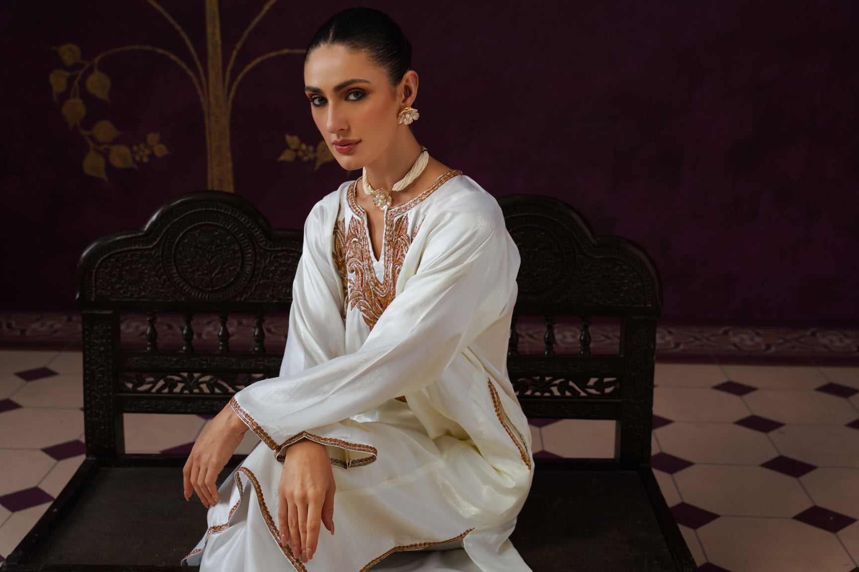 Kashmiri Tilla &amp; Thread Embroidered Silk Phiran Set – Off-White