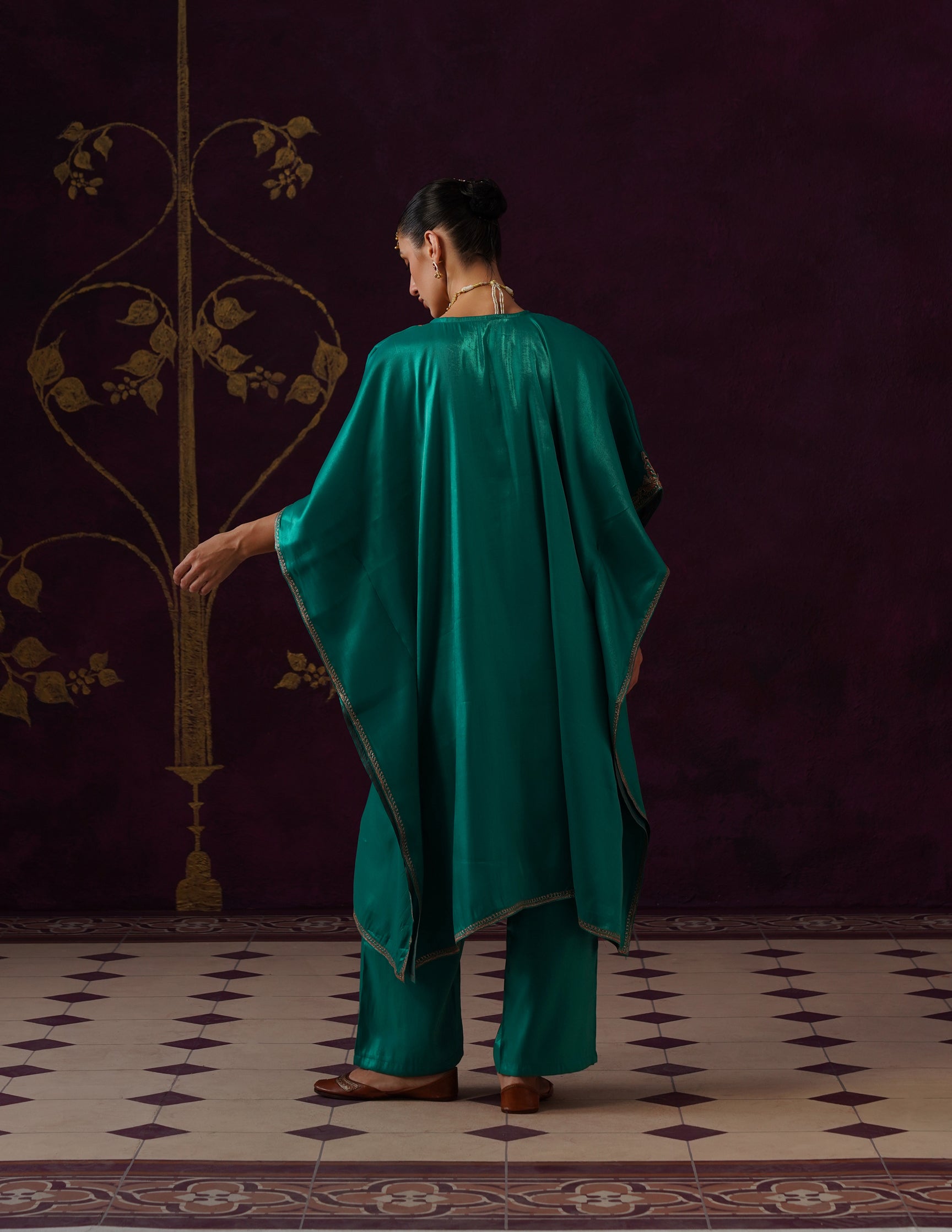 Kashmiri Tilla &amp; Thread Embroidered Silk Kaftan Set – Emerald Green