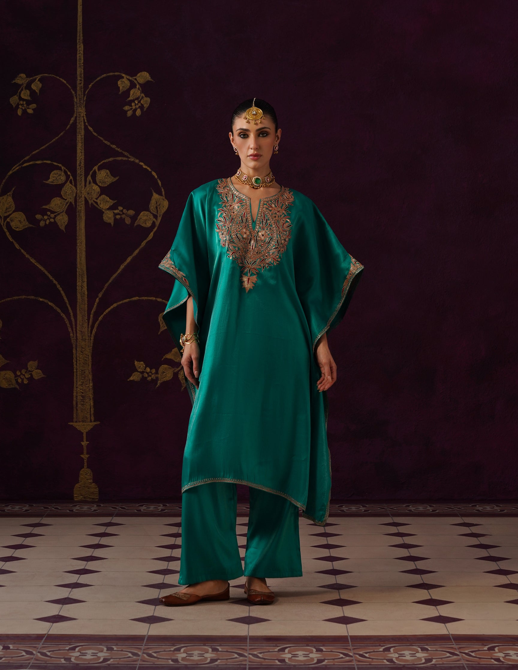Kashmiri Tilla &amp; Thread Embroidered Silk Kaftan Set – Emerald Green