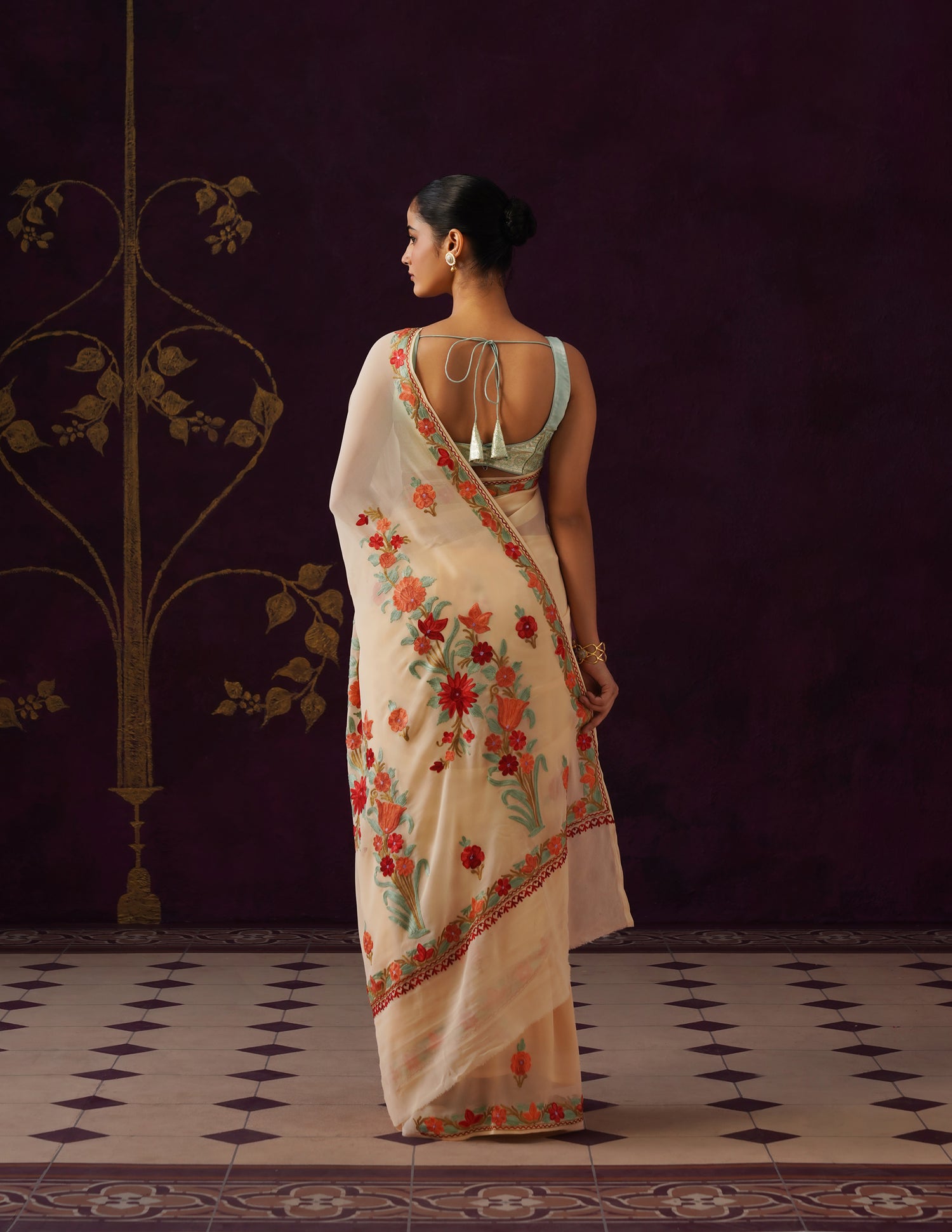Kashmiri Aari Embroidered Georgette Saree – Cream