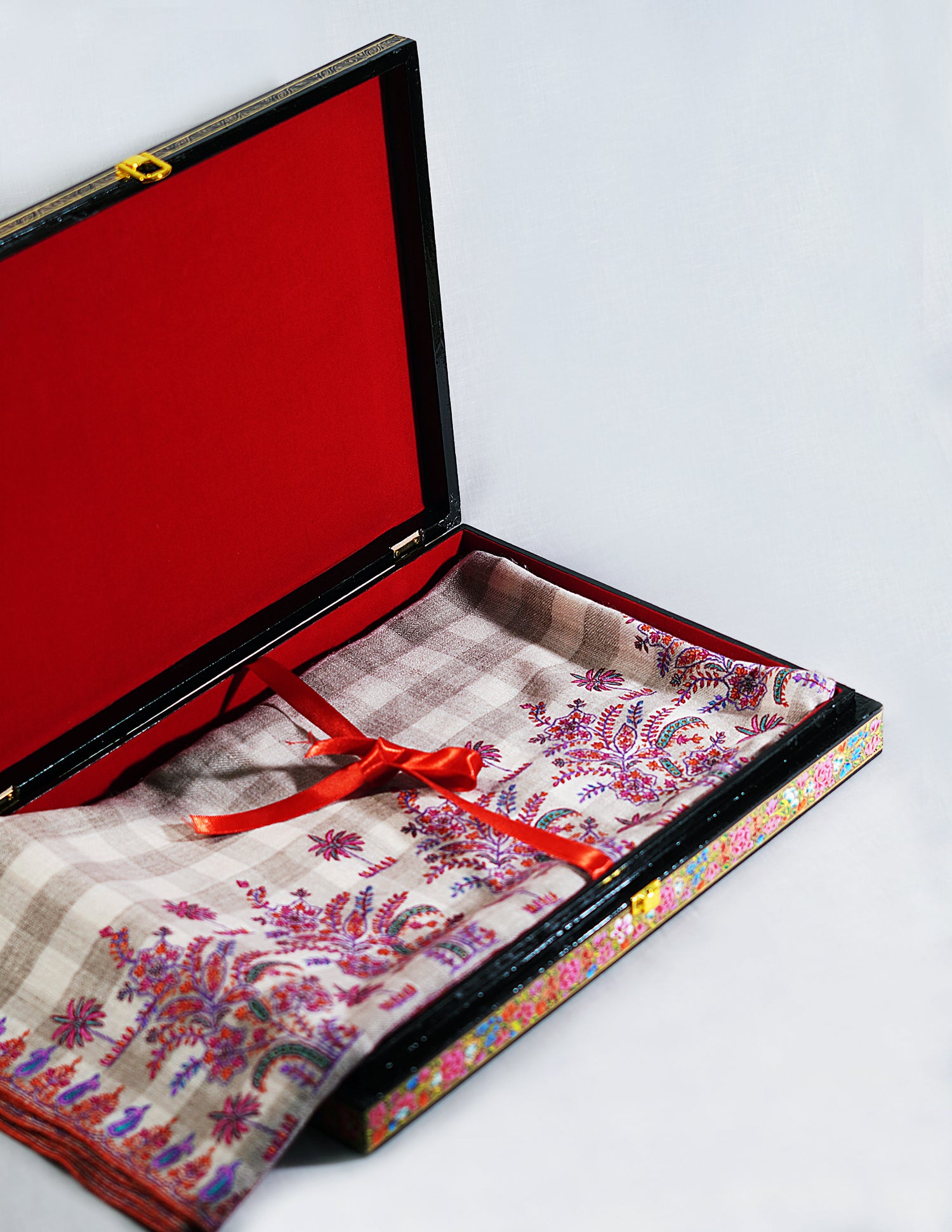 Handmade Kashmir Papier-Mâché Pashmina Box — Hand-Painted Design | 30.5 cm (L) × 40.5 cm (B) × 5.5 cm (H)