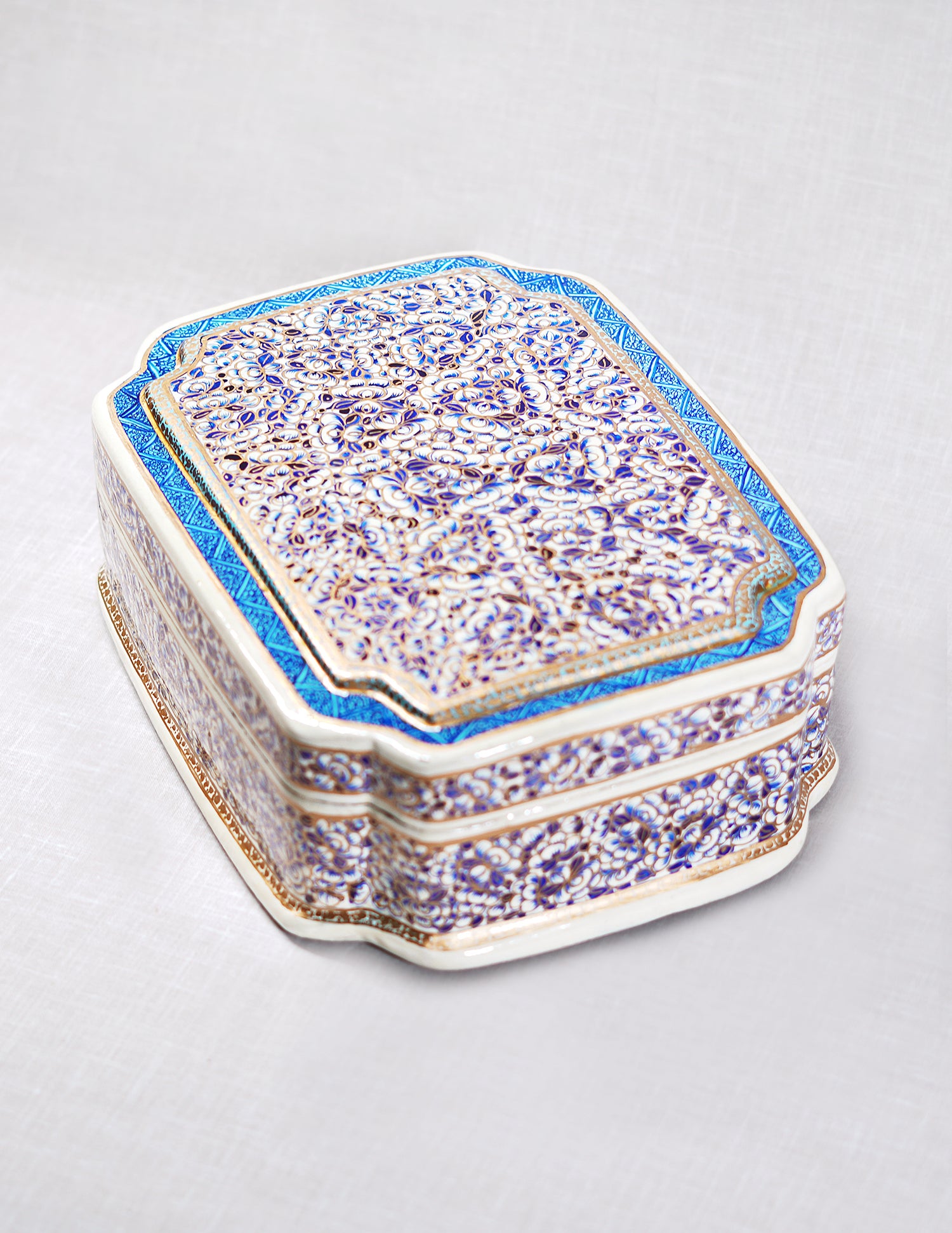 Handmade Kashmir Papier-Mâché Storage Box — Hand-Painted Design | 16 cm (L) × 21 cm (B) × 7 cm (H)