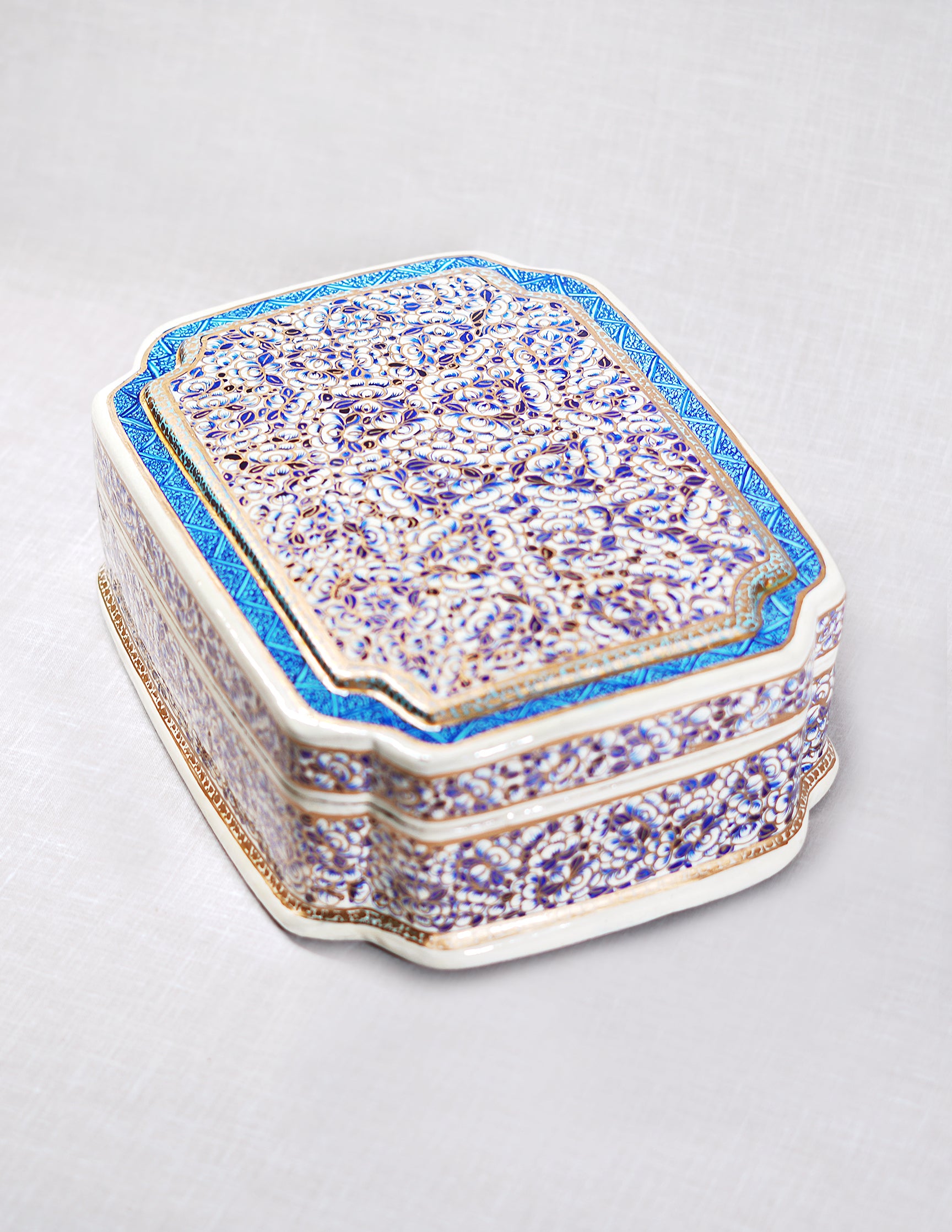 Handmade Kashmir Papier-Mâché Storage Box — Hand-Painted Design | 16 cm (L) × 21 cm (B) × 7 cm (H)