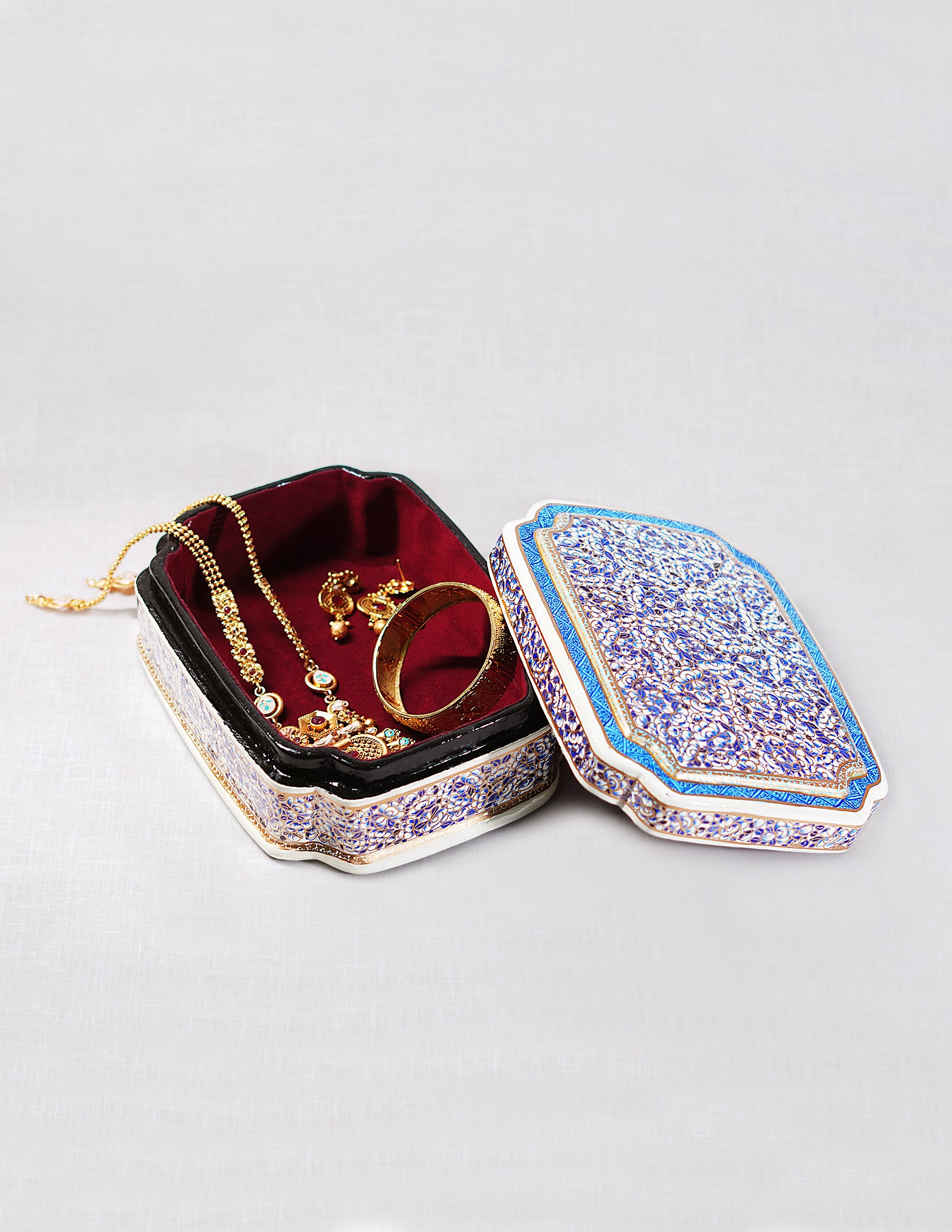 Handmade Kashmir Papier-Mâché Storage Box — Hand-Painted Design | 16 cm (L) × 21 cm (B) × 7 cm (H)
