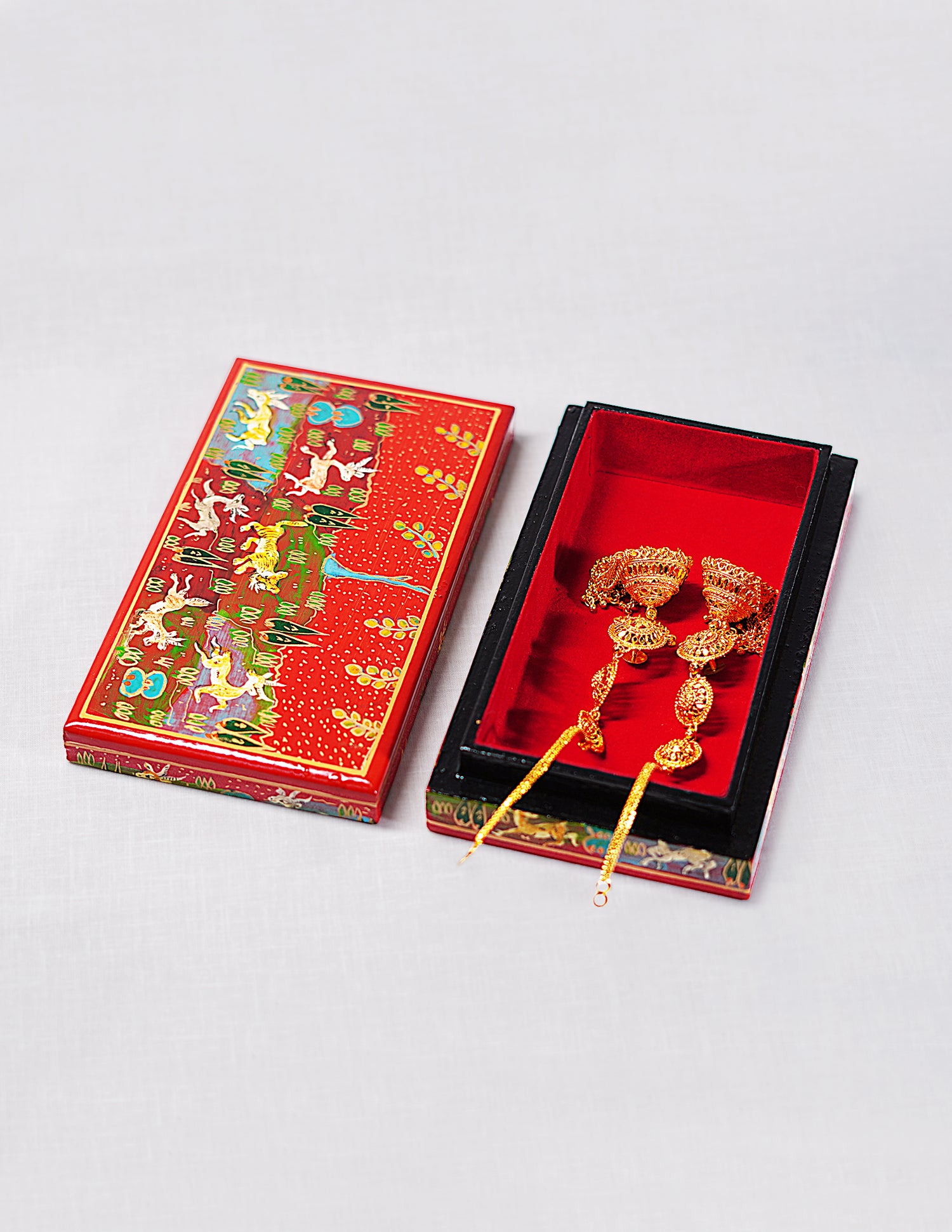 Handmade Kashmir Papier-Mâché Flat Box — Hand-Painted Design | 10 cm (L) × 17.5 cm (B) × 3.5 cm (H)