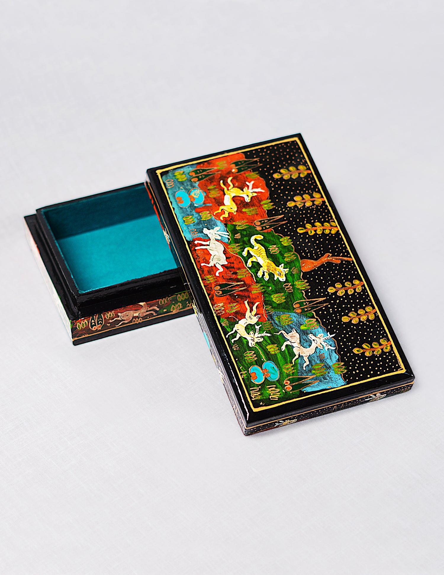 Handmade Kashmir Papier-Mâché Flat Box — Hand-Painted Design | 10 cm (L) × 17.5 cm (B) × 3.5 cm (H)