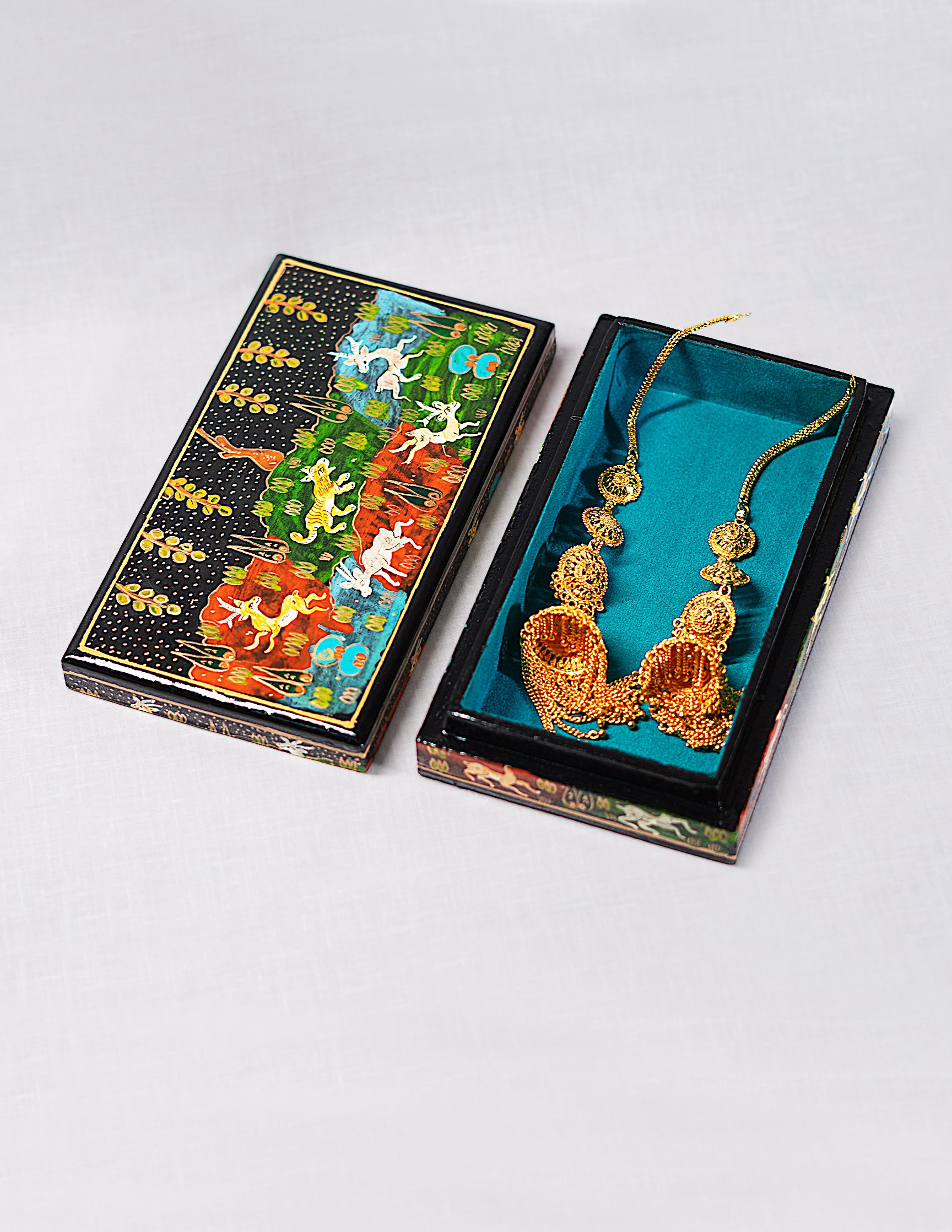 Handmade Kashmir Papier-Mâché Flat Box — Hand-Painted Design | 10 cm (L) × 17.5 cm (B) × 3.5 cm (H)