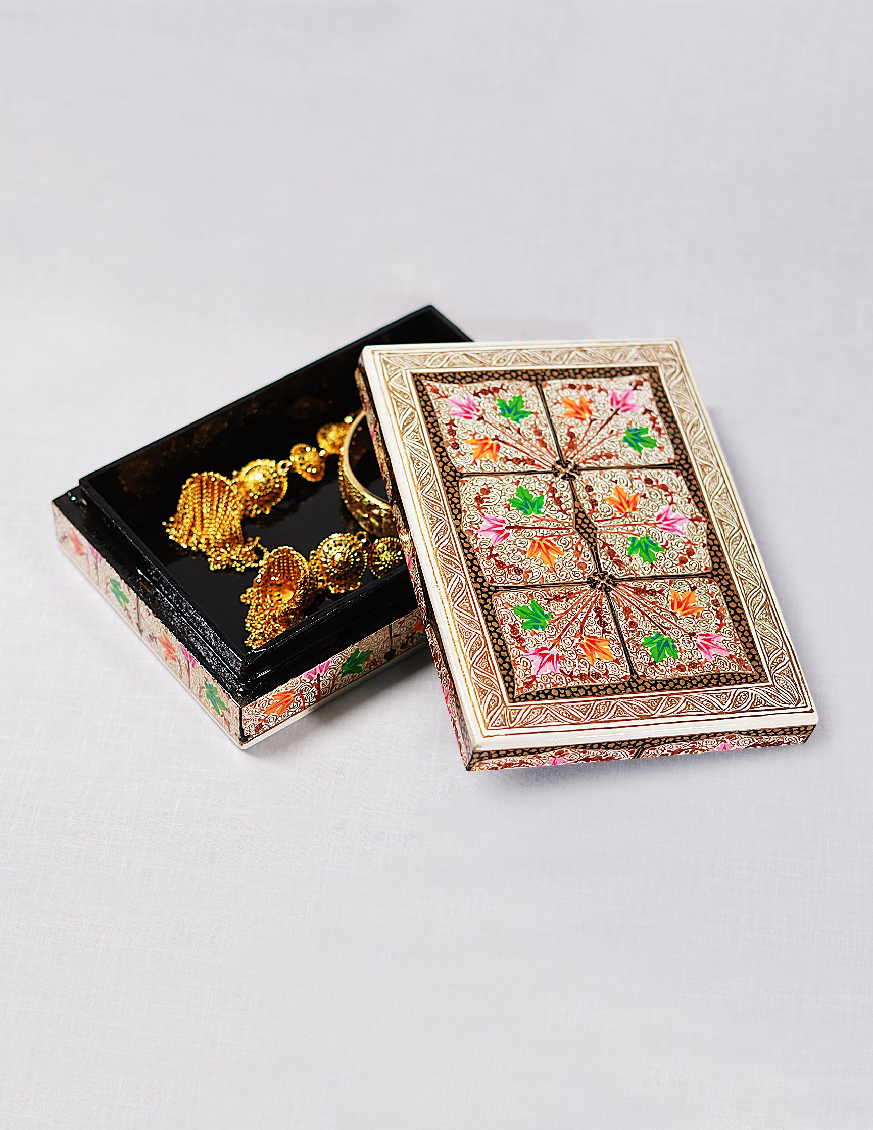 Handmade Kashmir Papier-Mâché Flat Box — Hand-Painted Design | 12.5 cm (L) × 17.5 cm (B) × 4 cm (H)