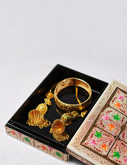 Handmade Kashmir Papier-Mâché Flat Box — Hand-Painted Design | 12.5 cm (L) × 17.5 cm (B) × 4 cm (H)