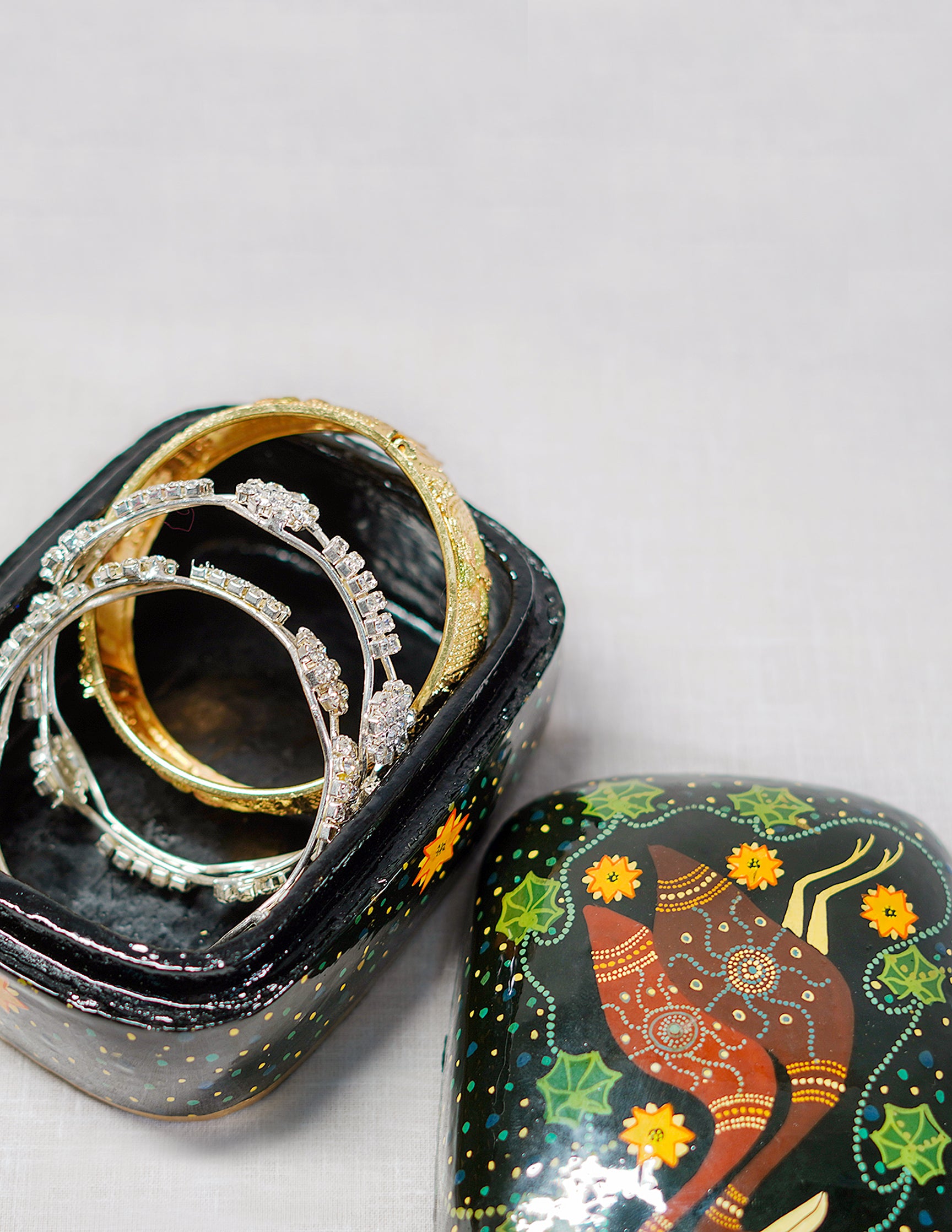 Handmade Kashmir Papier-Mâché Trinket Box — Hand-Painted Design | 8.5 cm (L) × 11.5 cm (B) × 5.5 cm (H)