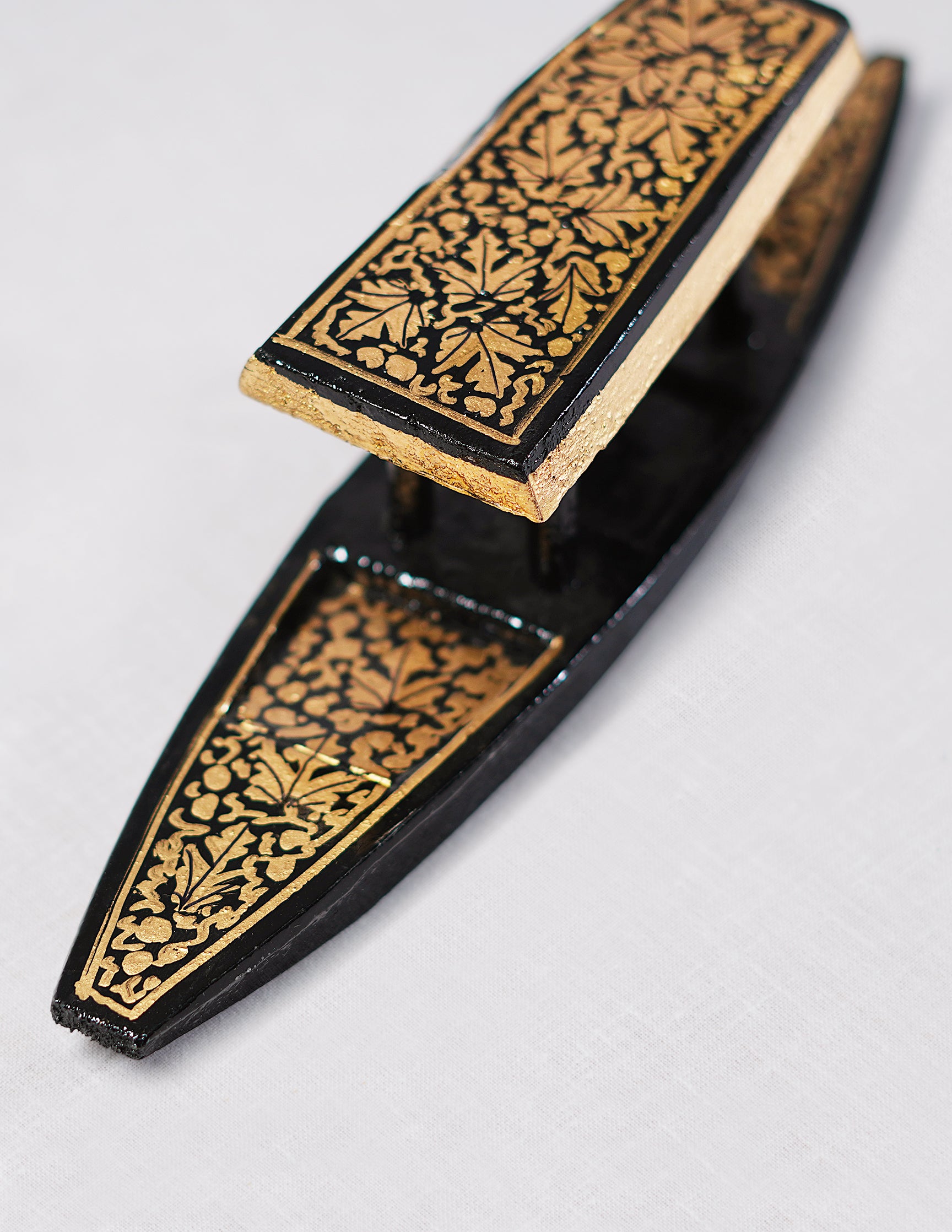 Handmade Kashmir Papier-Mâché Decorative Shikara — Hand-Painted Design | 4 cm (L) × 21 cm (B) × 5.5 cm (H)