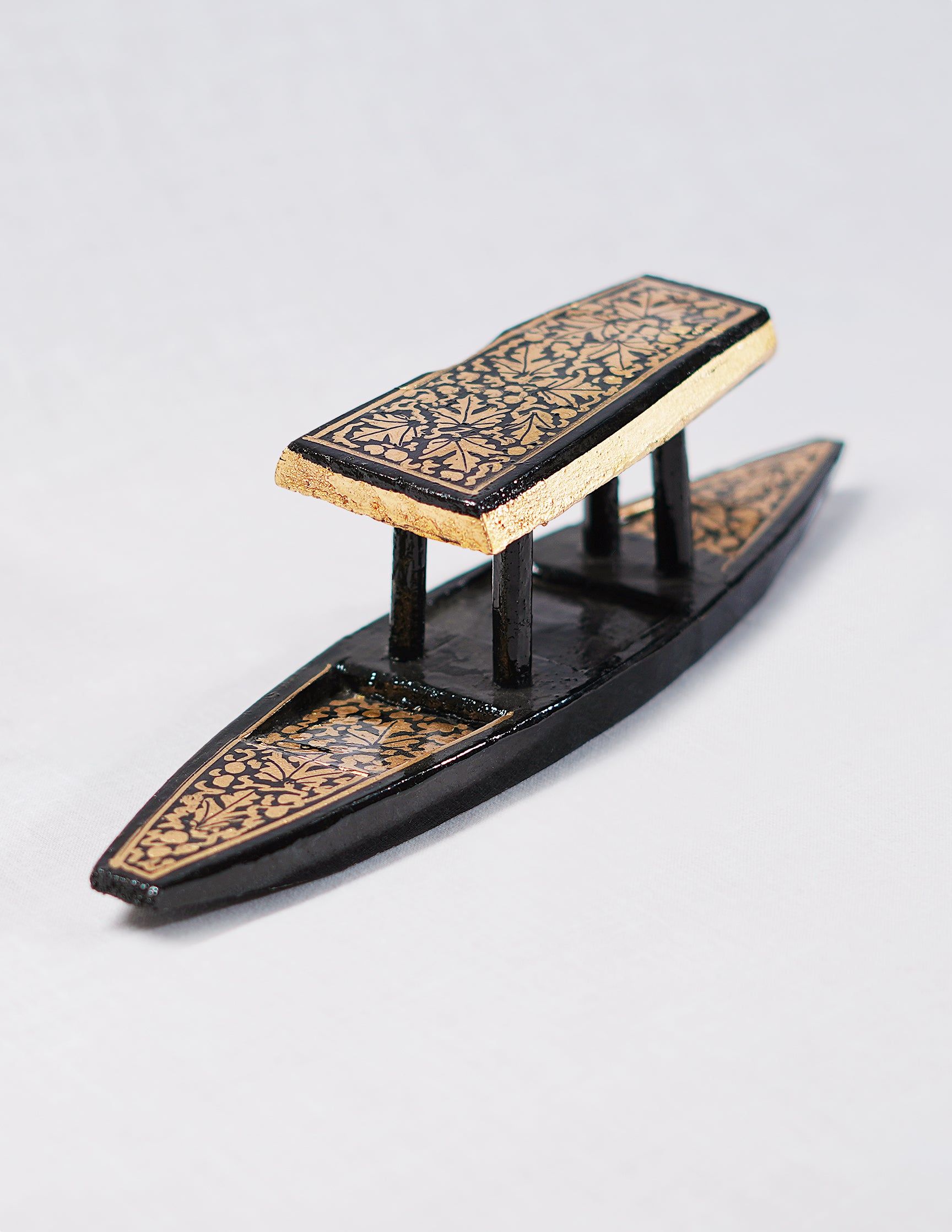 Handmade Kashmir Papier-Mâché Decorative Shikara — Hand-Painted Design | 4 cm (L) × 21 cm (B) × 5.5 cm (H)
