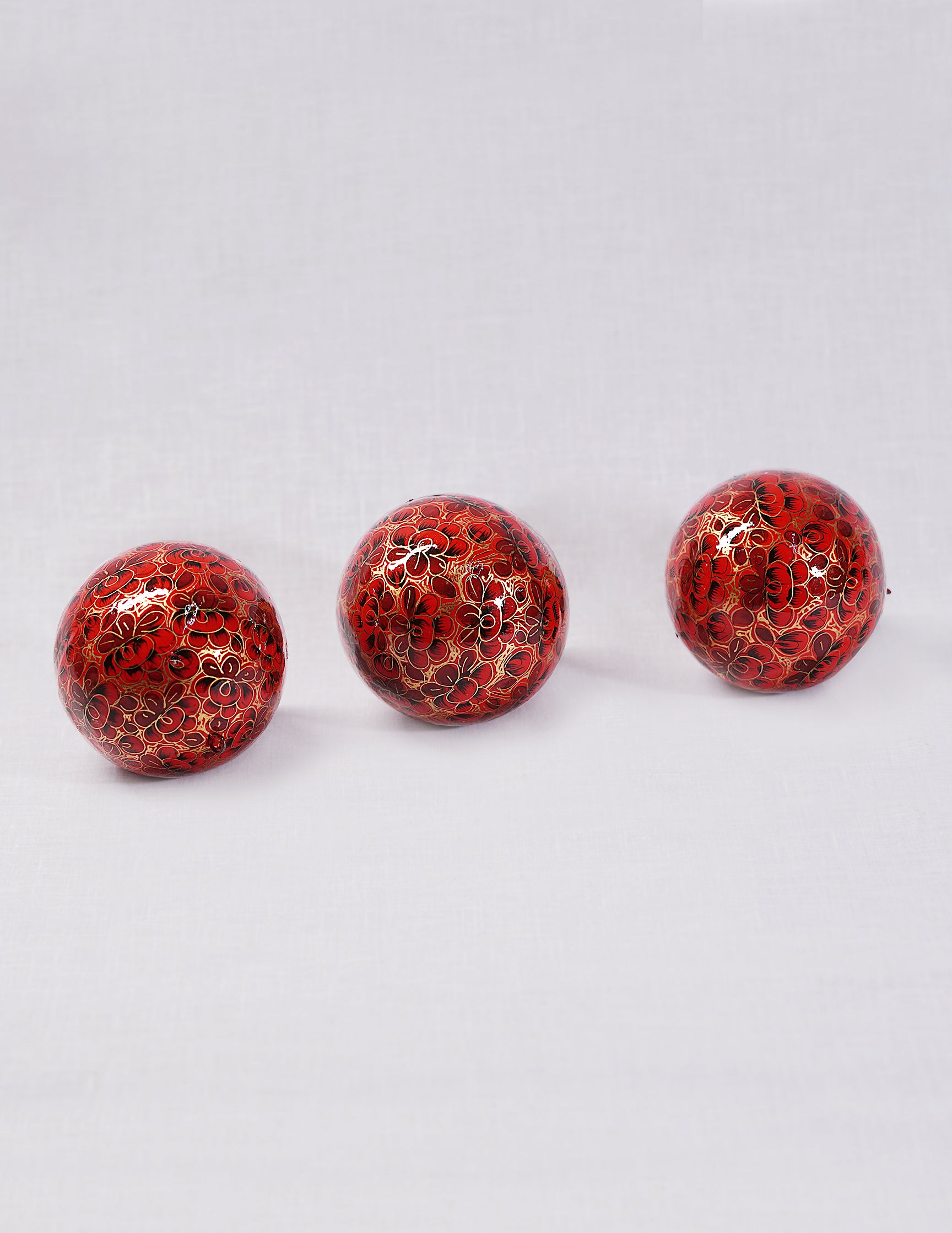 Handmade Kashmir Papier-Mâché Balls (Set of 3) — Hand-Painted Design | Ø 7 cm each (set of 3)