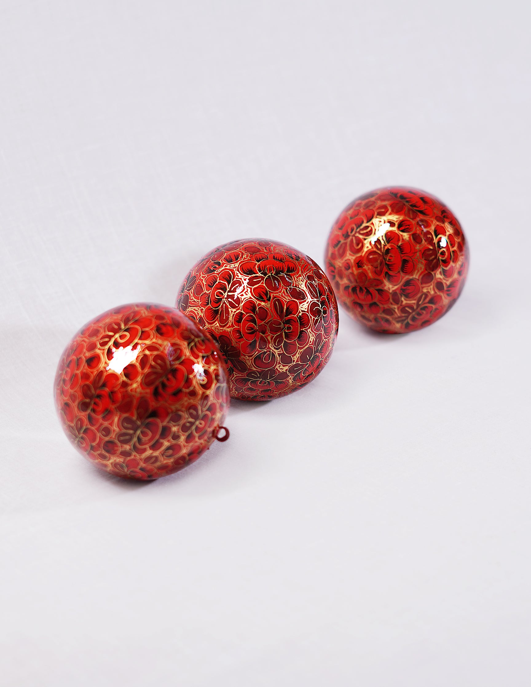 Handmade Kashmir Papier-Mâché Balls (Set of 3) — Hand-Painted Design | Ø 7 cm each (set of 3)