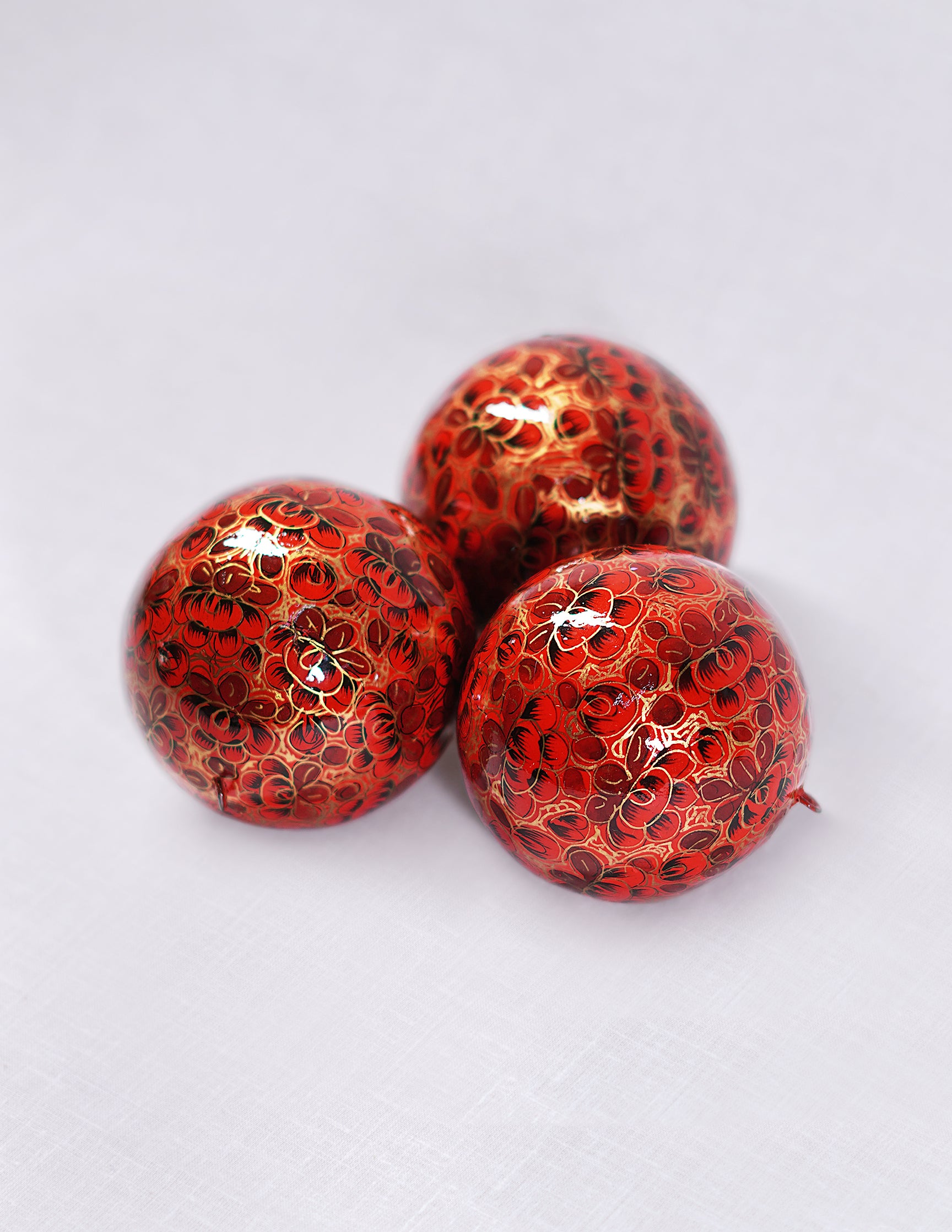 Handmade Kashmir Papier-Mâché Balls (Set of 3) — Hand-Painted Design | Ø 7 cm each (set of 3)