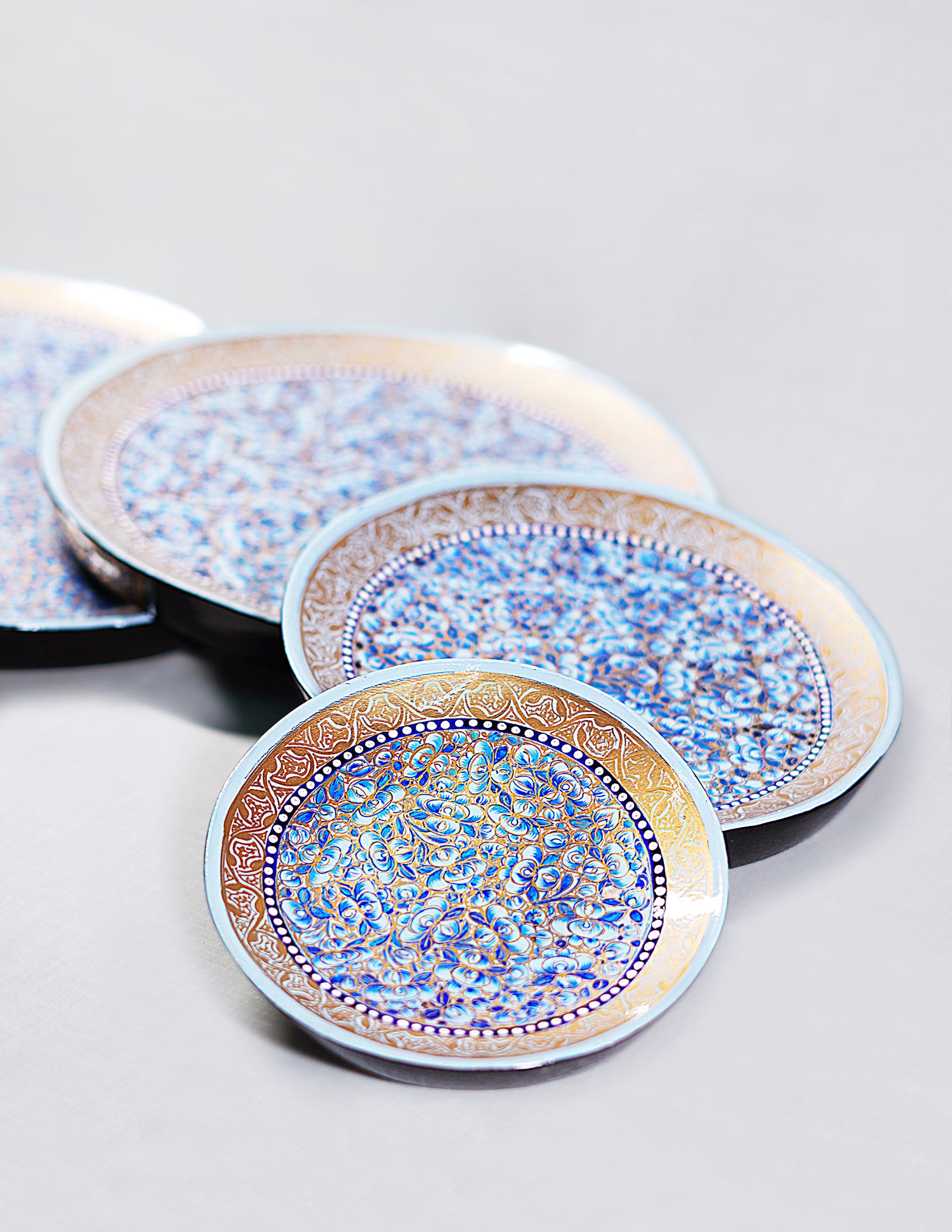 Handmade Kashmir Papier-Mâché Roti Plate / Wall Plate — Hand-Painted Design | Ø 15 cm, Ø 20 cm, Ø 25 cm &amp; Ø 28 cm (set of 4 plates)