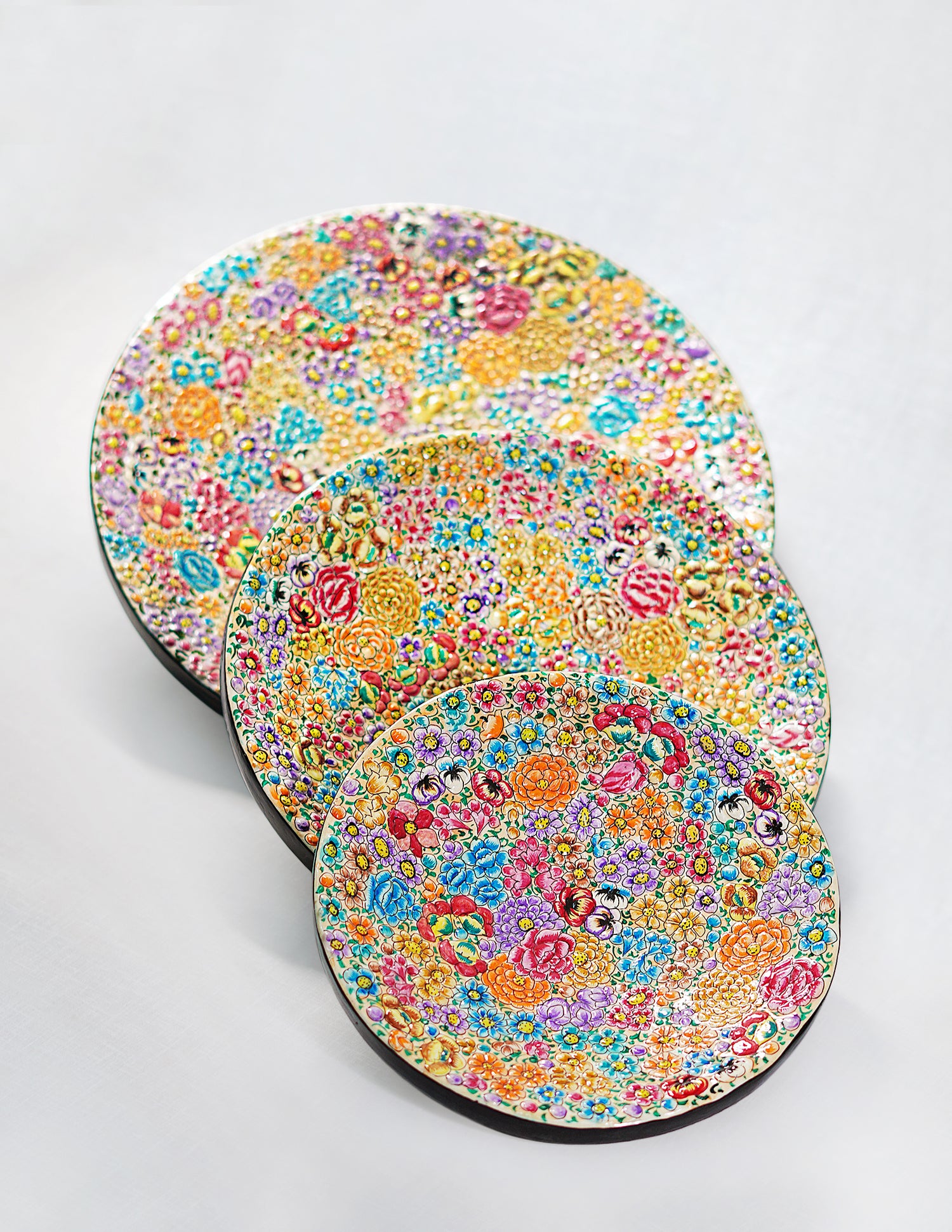 Handmade Kashmir Papier-Mâché Wall Plate — Hand-Painted Design | Ø 31 cm, Ø 25.5 cm &amp; Ø 20.5 cm (set of 3 plates)
