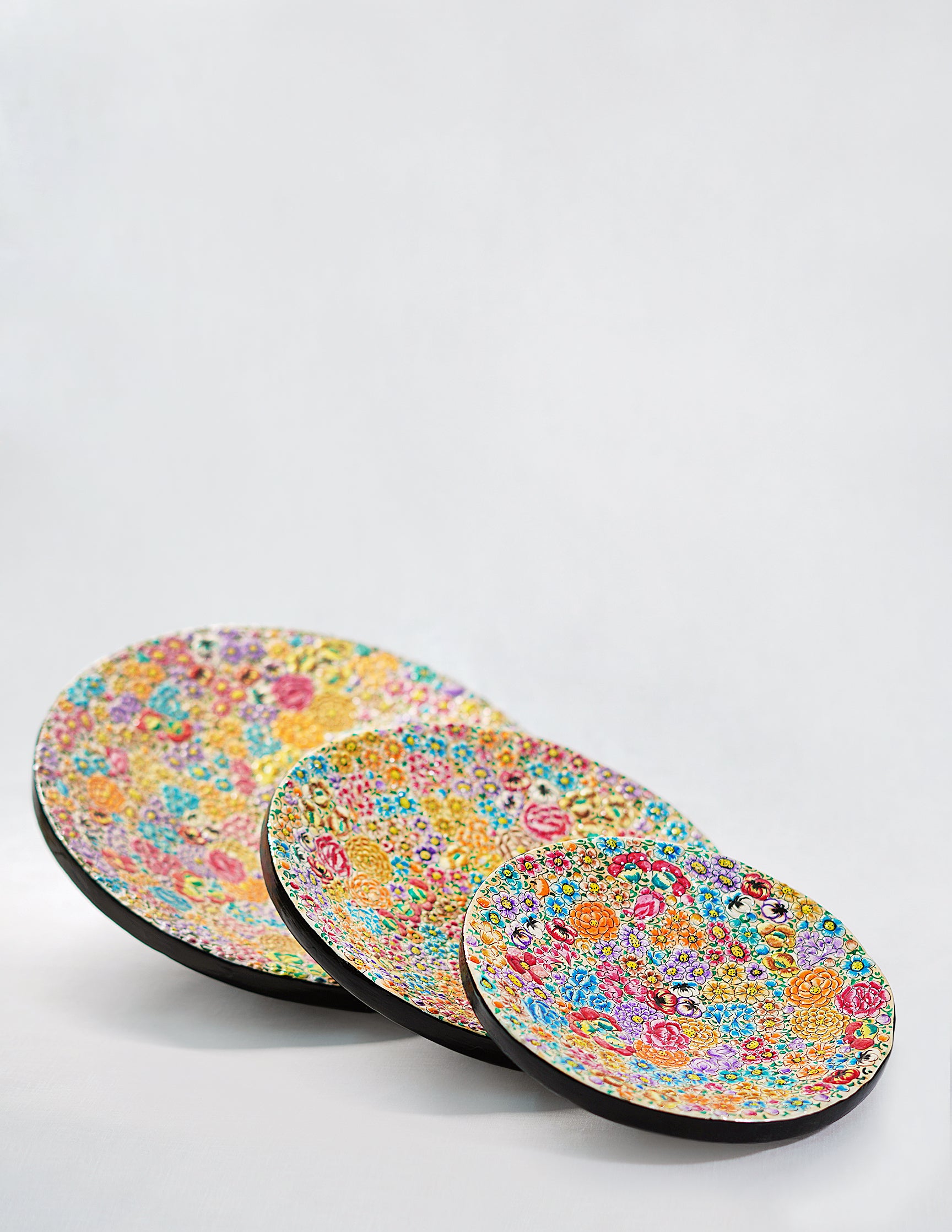 Handmade Kashmir Papier-Mâché Wall Plate — Hand-Painted Design | Ø 31 cm, Ø 25.5 cm &amp; Ø 20.5 cm (set of 3 plates)