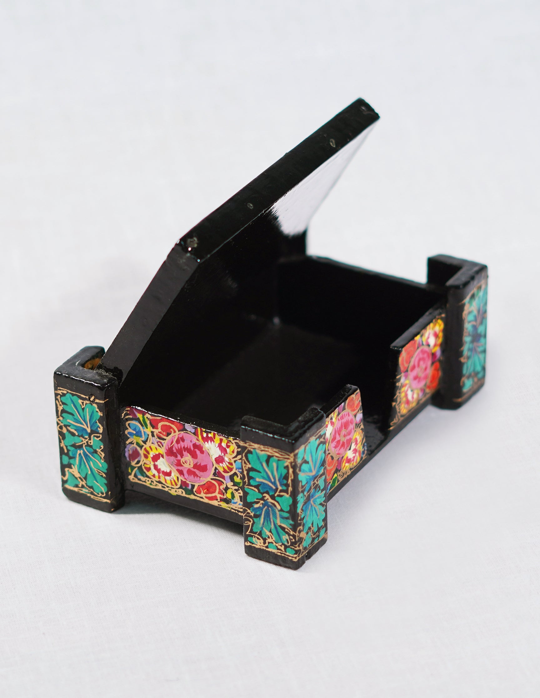 Handmade Kashmir Papier-Mâché Card Box — Hand-Painted Design | 8 cm (L) × 11.5 cm (B) × 4.25 cm (H)