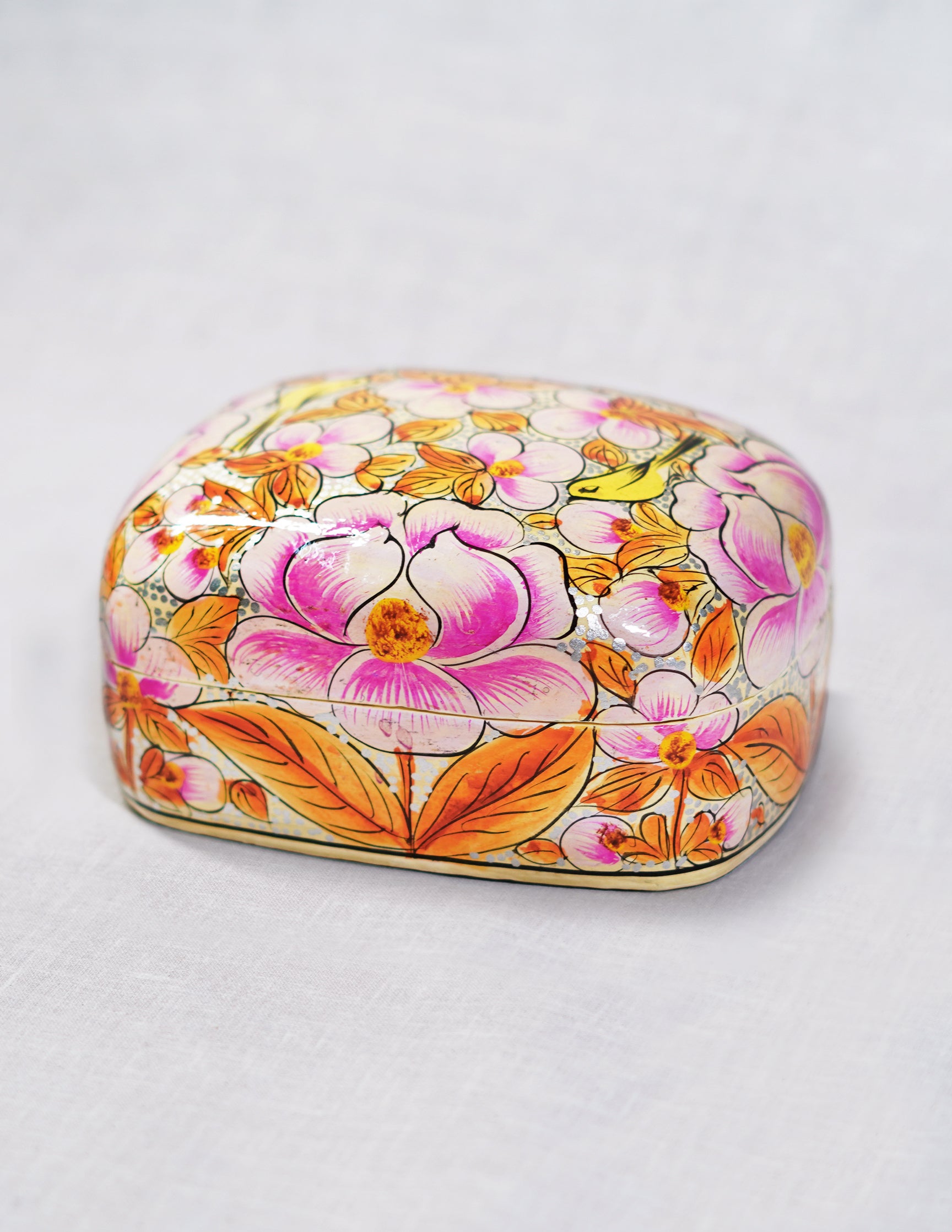 Handmade Kashmir Papier-Mâché Trinket Box — Hand-Painted Design | 9.25 cm (L) × 12 cm (B) × 5.5 cm (H)