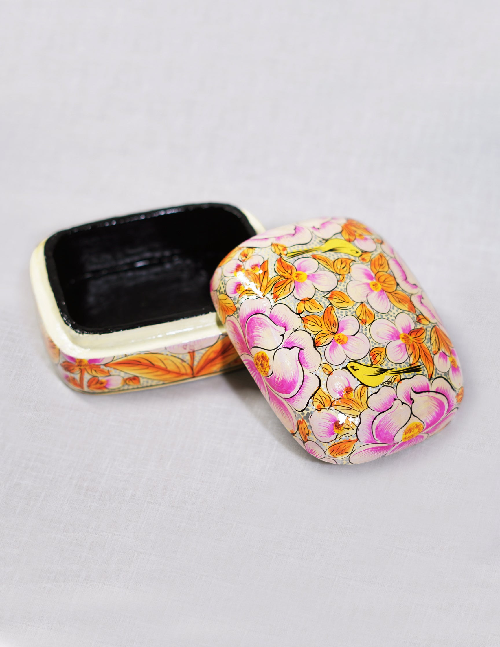 Handmade Kashmir Papier-Mâché Trinket Box — Hand-Painted Design | 9.25 cm (L) × 12 cm (B) × 5.5 cm (H)