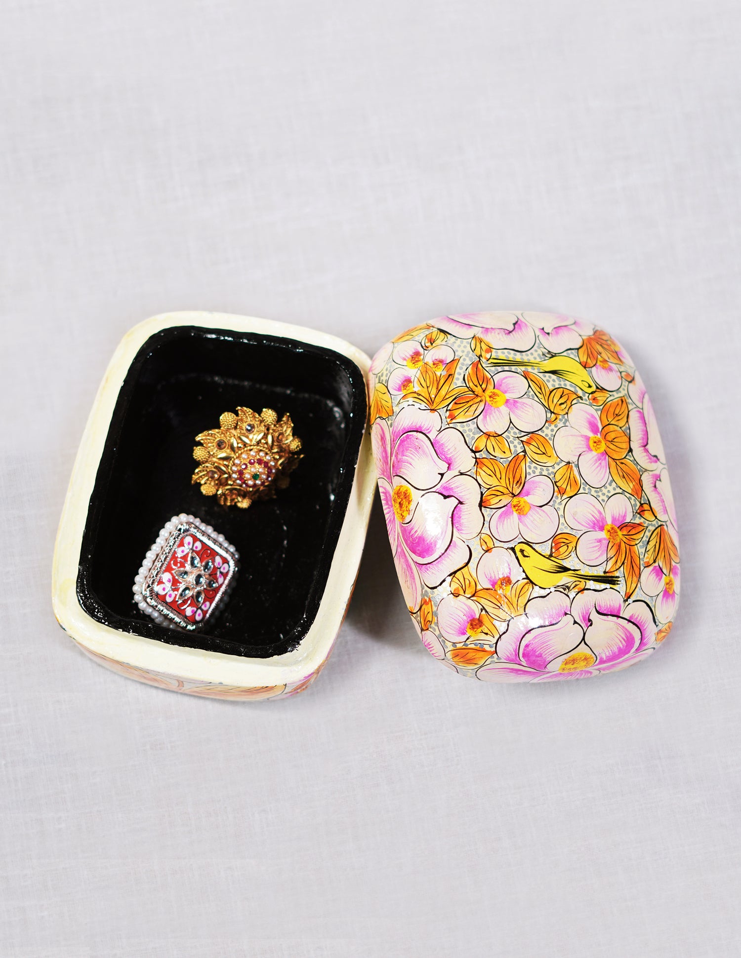 Handmade Kashmir Papier-Mâché Trinket Box — Hand-Painted Design | 9.25 cm (L) × 12 cm (B) × 5.5 cm (H)