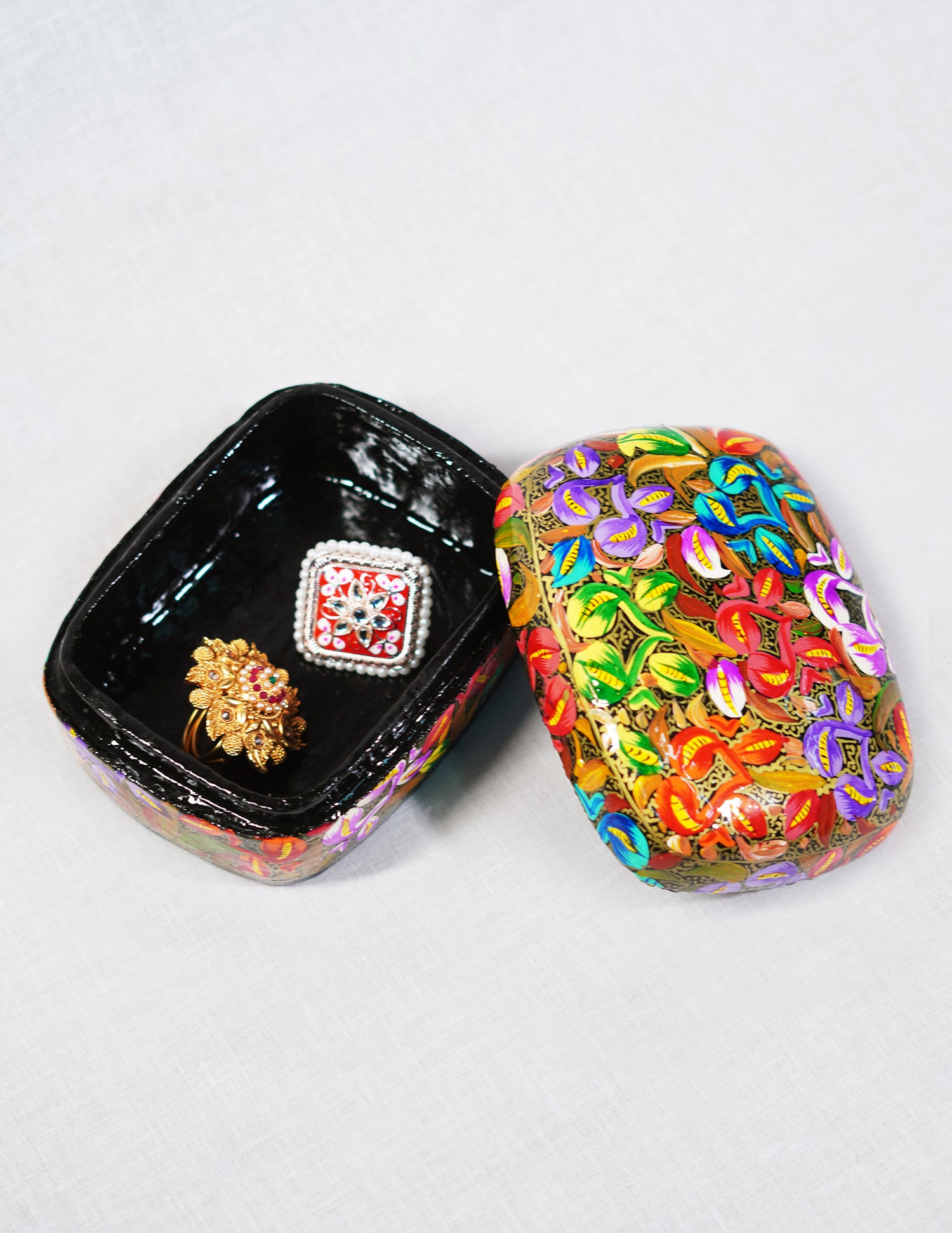 Handmade Kashmir Papier-Mâché Trinket Box — Hand-Painted Design | 9.25 cm (L) × 12 cm (B) × 5.5 cm (H)