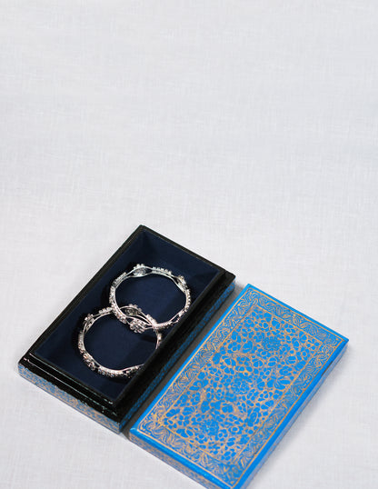 Handmade Kashmir Papier-Mâché Flat Box — Hand-Painted Design | 10 cm (L) × 17.5 cm (B) × 3.5 cm (H)