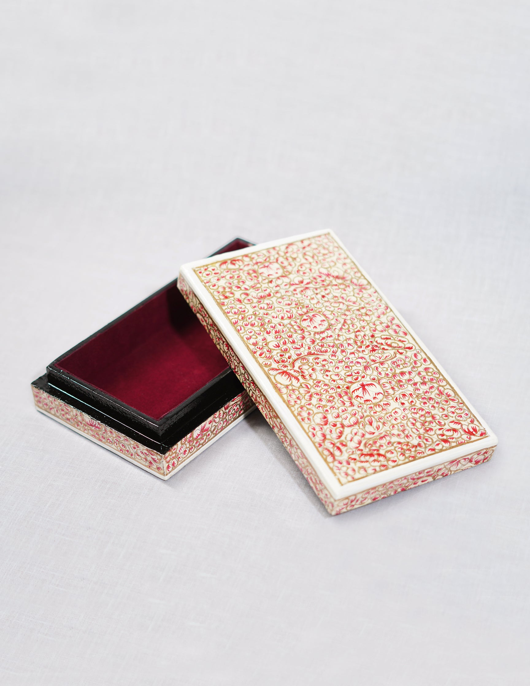 Handmade Kashmir Papier-Mâché Flat Box — Hand-Painted Design | 10 cm (L) × 17.5 cm (B) × 3.5 cm (H)