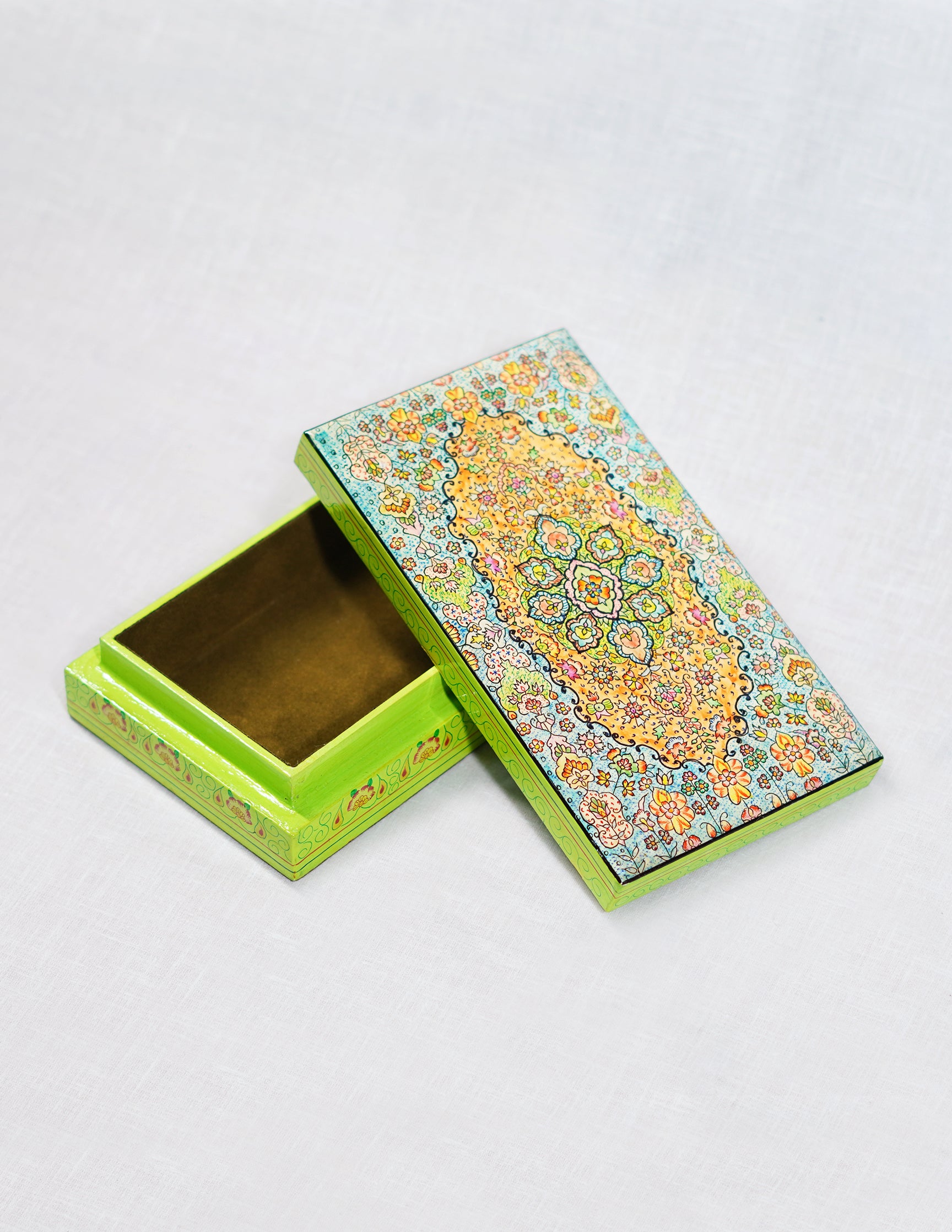 Handmade Kashmir Papier-Mâché Flat Box — Hand-Painted Design | 10 cm (L) × 17.5 cm (B) × 3.5 cm (H)