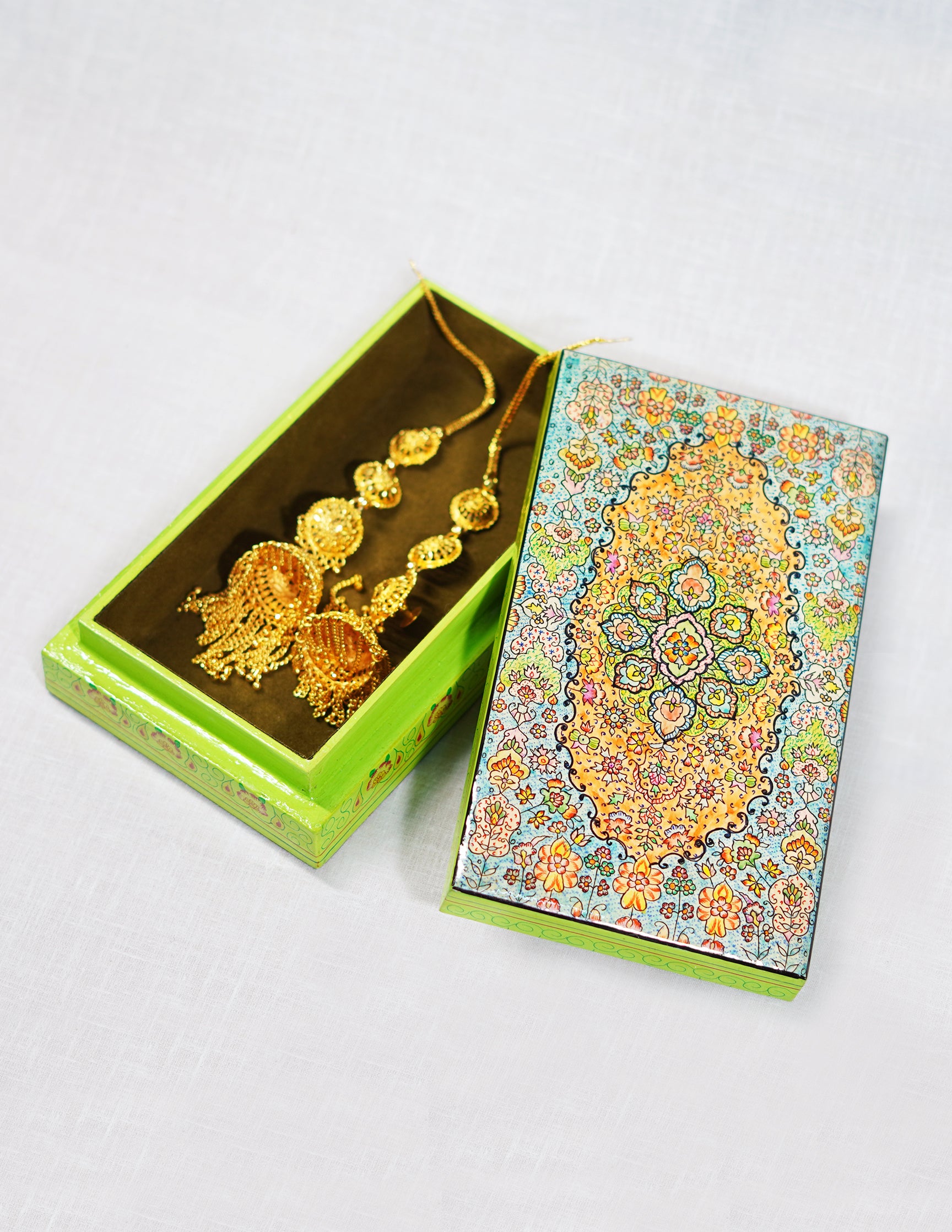 Handmade Kashmir Papier-Mâché Flat Box — Hand-Painted Design | 10 cm (L) × 17.5 cm (B) × 3.5 cm (H)