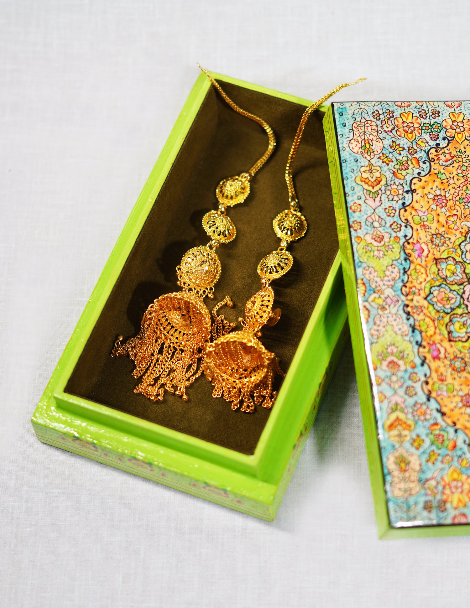 Handmade Kashmir Papier-Mâché Flat Box — Hand-Painted Design | 10 cm (L) × 17.5 cm (B) × 3.5 cm (H)