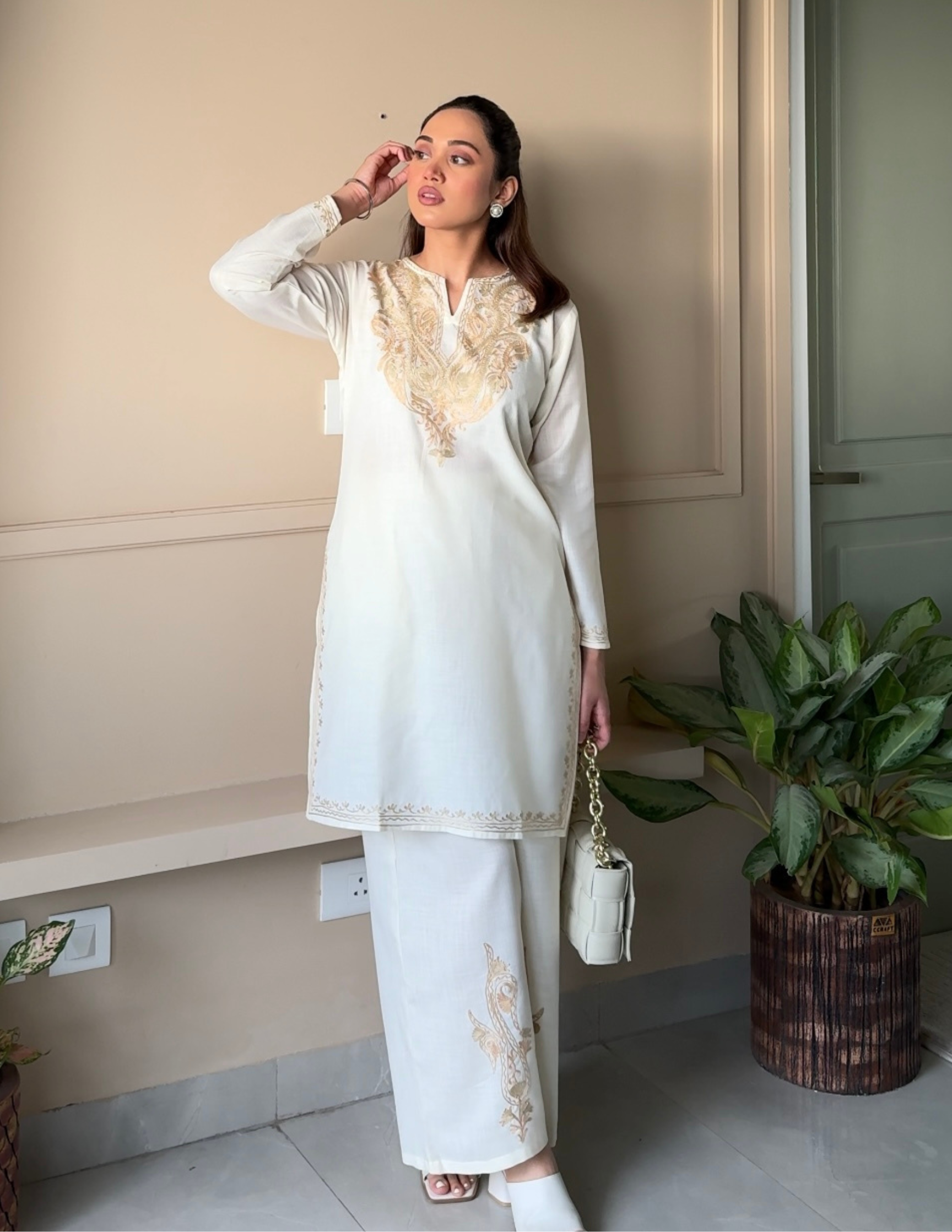 Nigeen Aari Embroidered Off-white Co-ord Set - Kashmir Box