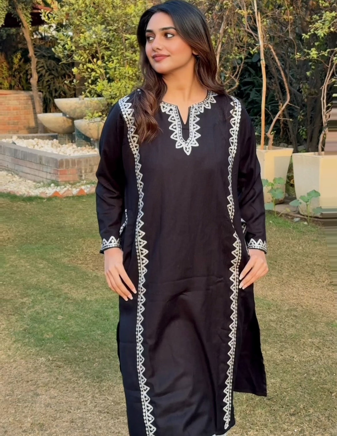 Kashmiri Silver Zari Embroidered Woollen Phiran – Black | Timeless Winter Wear