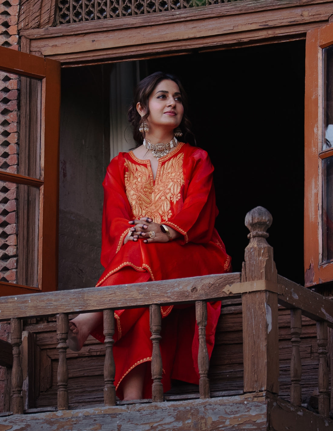 Kashmiri Tilla Embroidered Silk Phiran Set – Red