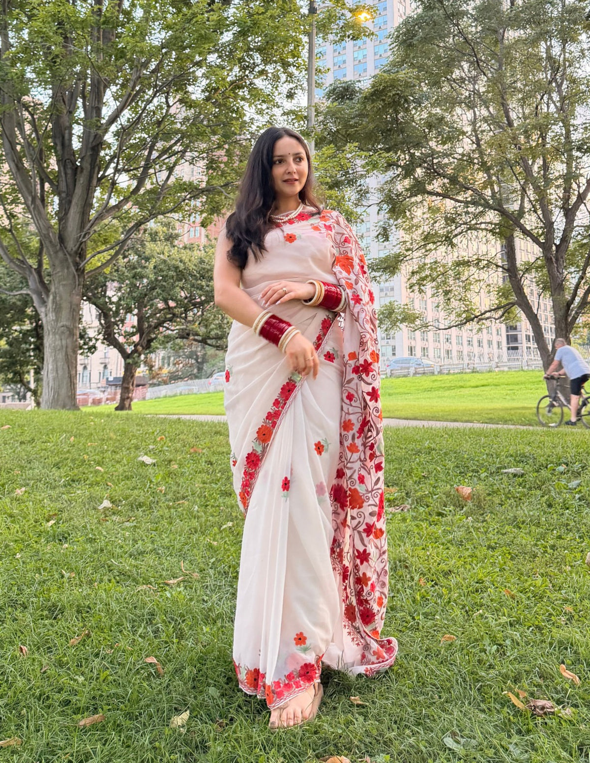 Kashmiri Aari Embroidered Georgette Saree – Off-White - Kashmir Box