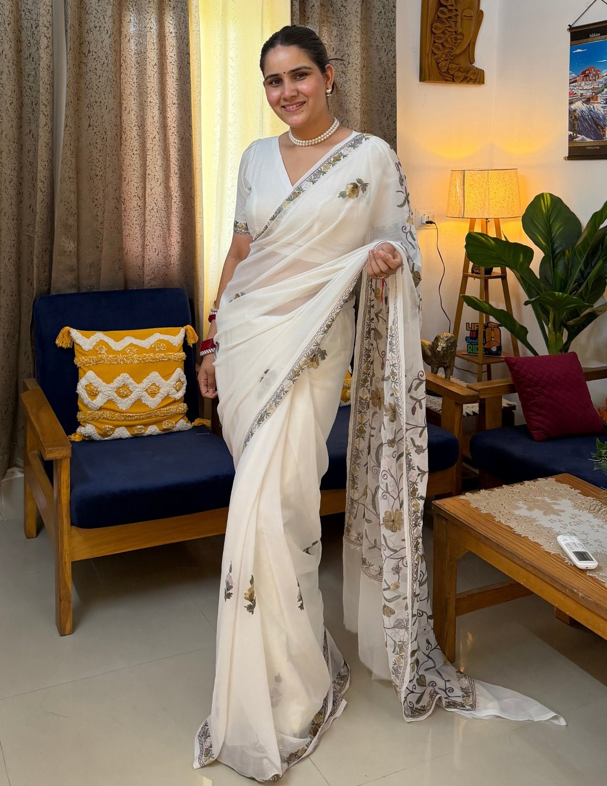 Kashmiri Aari Embroidered Georgette Saree – Off-White