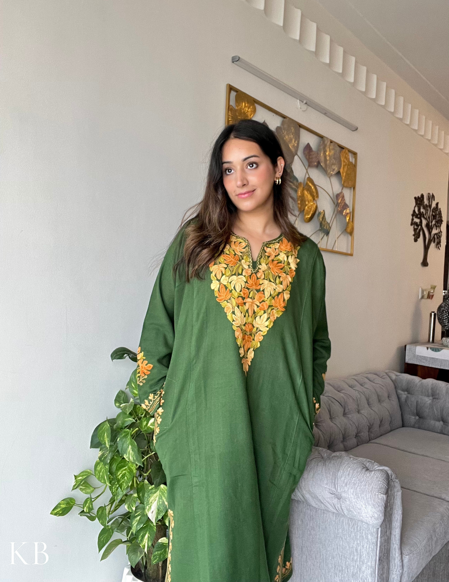 Green Aari Embroidered Fine Cashmilon Phiran - Kashmir Box
