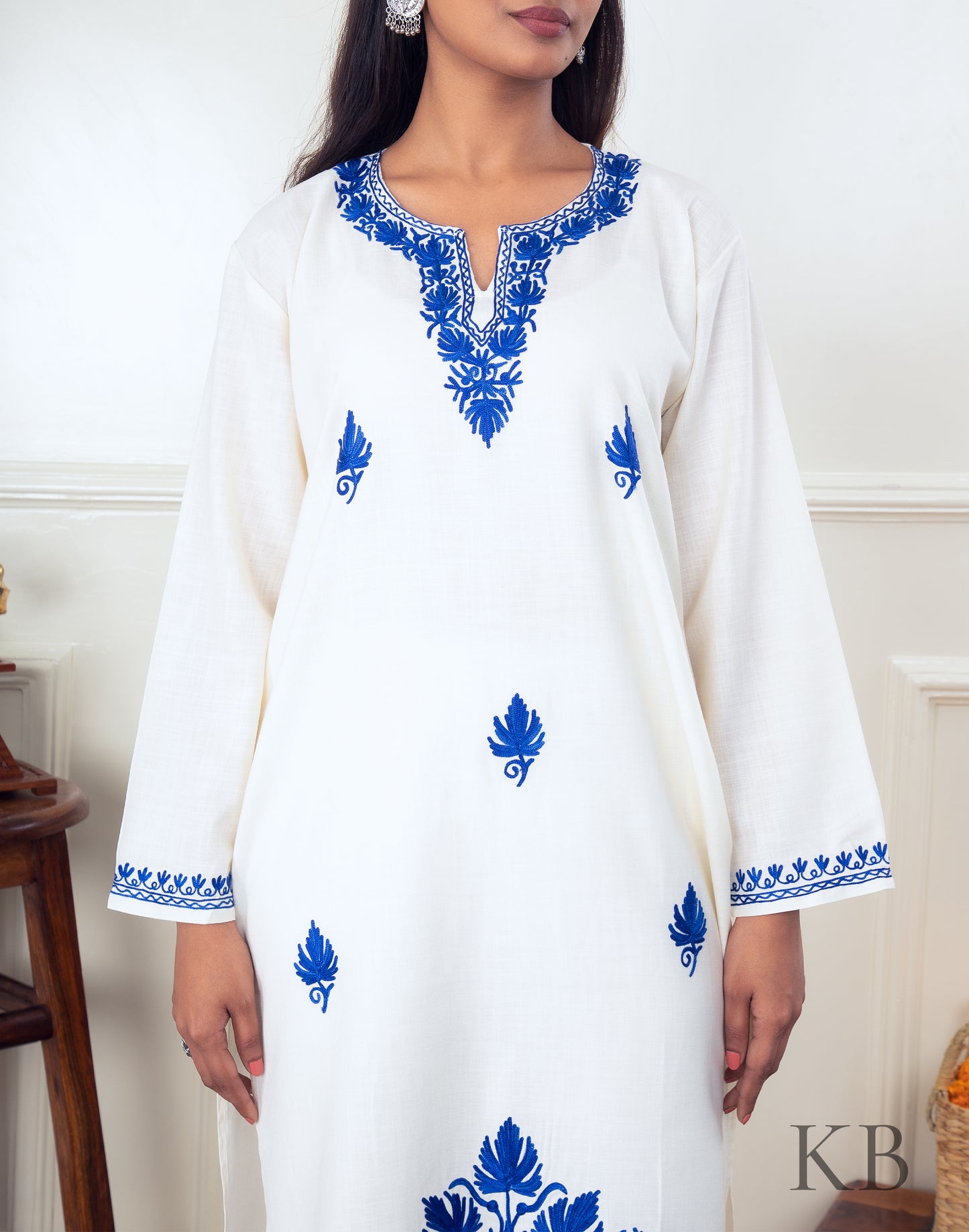 Poshdaar White Aari Embroidered Cotton Kurti