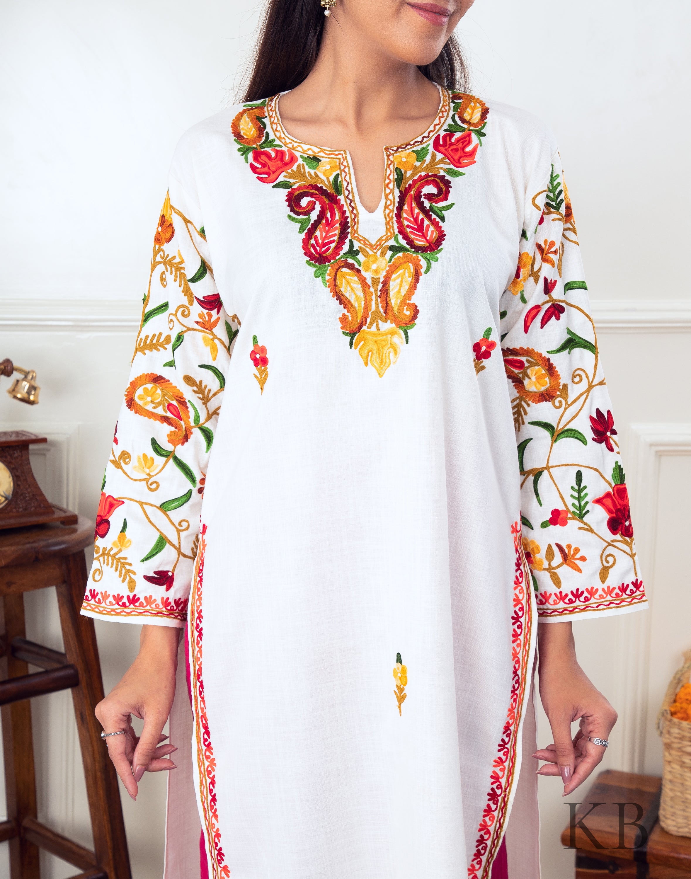 Kashmiri Maroon Colour Cotton Kurti With Beautiful Aari Embroidery Gives  Attractive Look To The Wearer., Cashmere Kurti, Kashmere Kurti, Pheran Kurti,  कश्मीरी कुर्ती - Kyra International, Jammu | ID: 25251320073