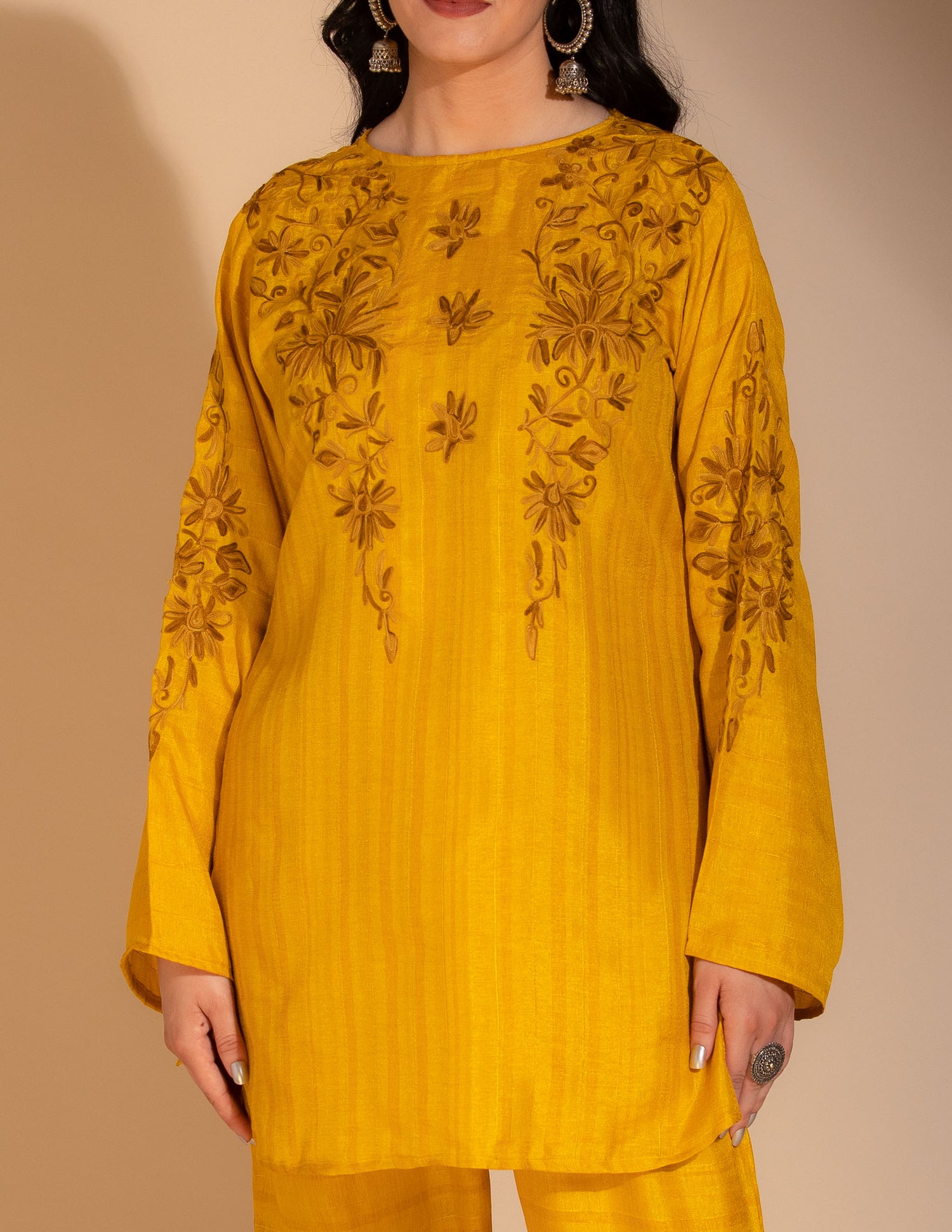 Aabroo Aari Embroidered Silk Cordset - Kashmir Box